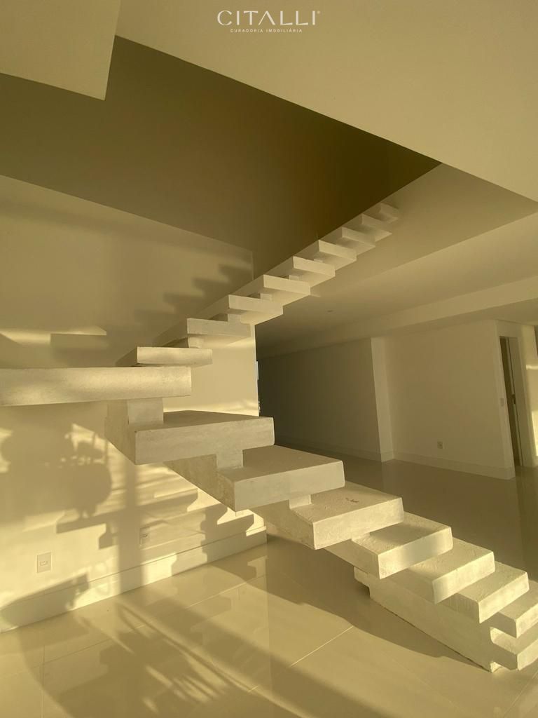 Apartamento Duplex no Edifício Yachthouse em Balneário Camboriú com 421,60 m² - Foto 4
