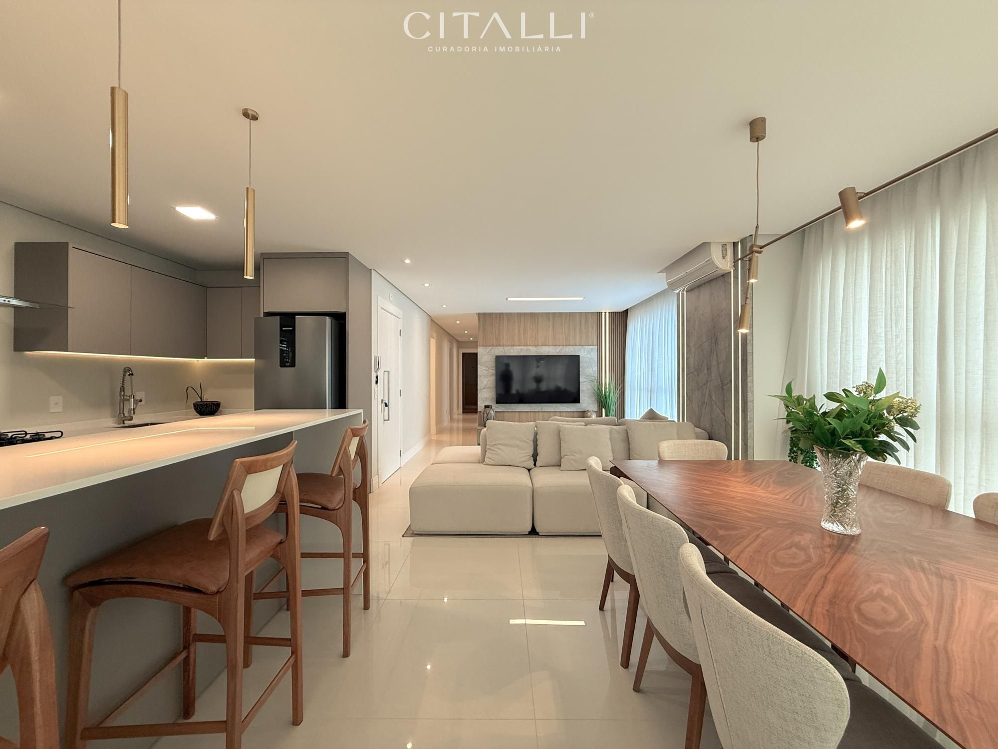 Apartamento à Venda no Eleganza Tower em Balneário Camboriú, 140m², 04 quartos - Foto 2