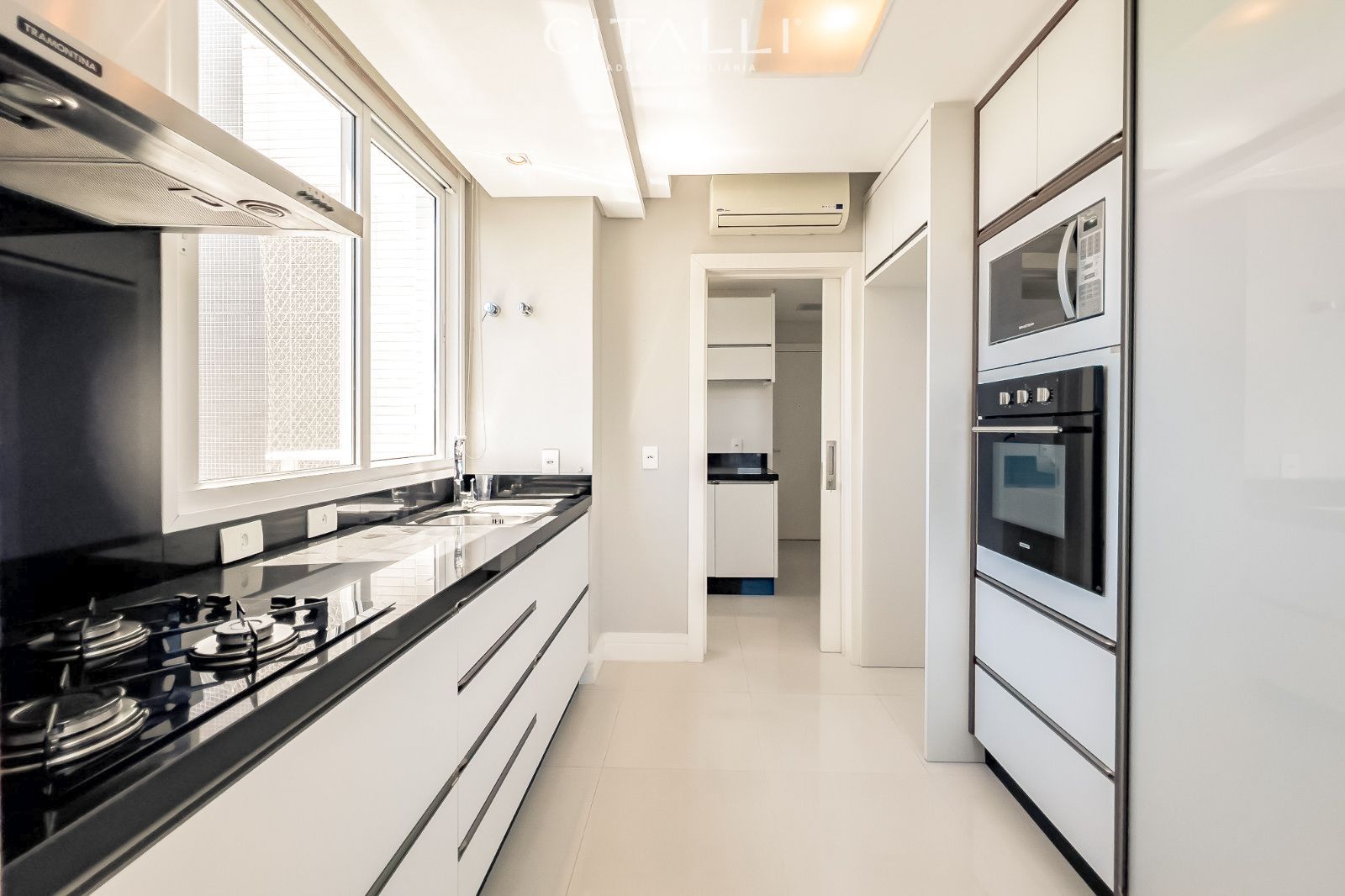 Apartamento com suítes no Edifício Torremolinos em Balneário Camboriú - Foto 2