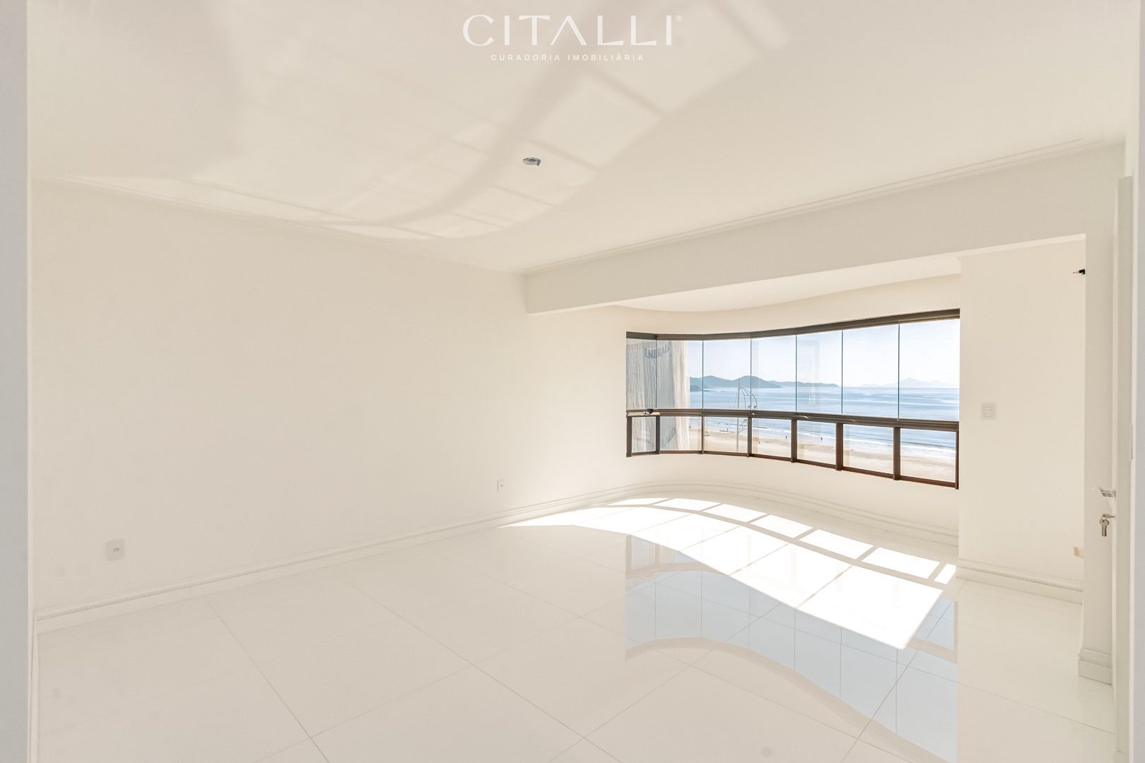 Apartamento reformado no Edifício Vale Dourado em Balneário Camboriú com 110 m² - Foto 3