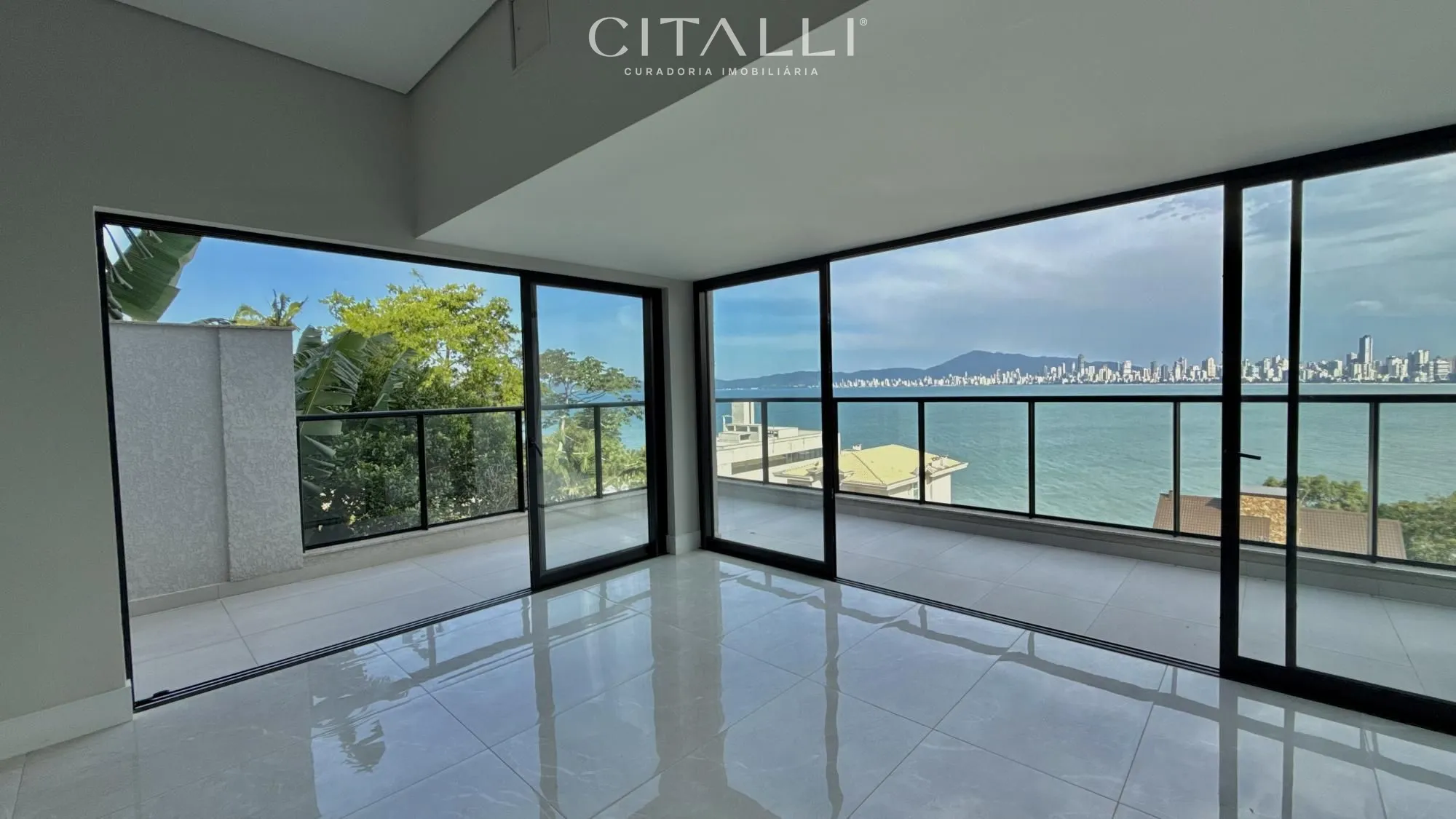CASA NO CANTO DA PRAIA COM VISTA MAR – ITAPEMA - Foto 1