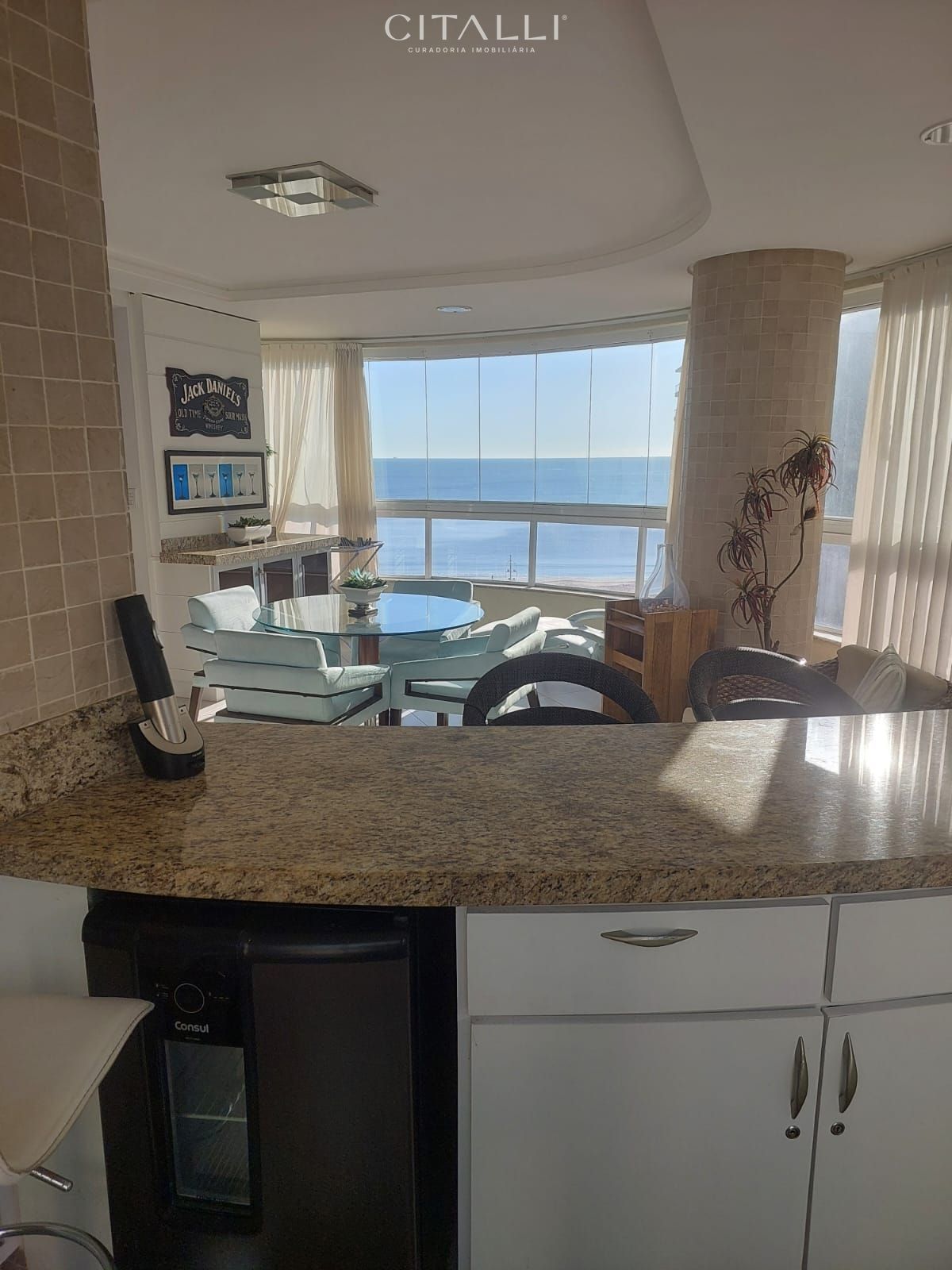 Apartamento mobiliado 3 suítes na quadra do mar - Balneário Camboriú, 189m2 - Foto 2