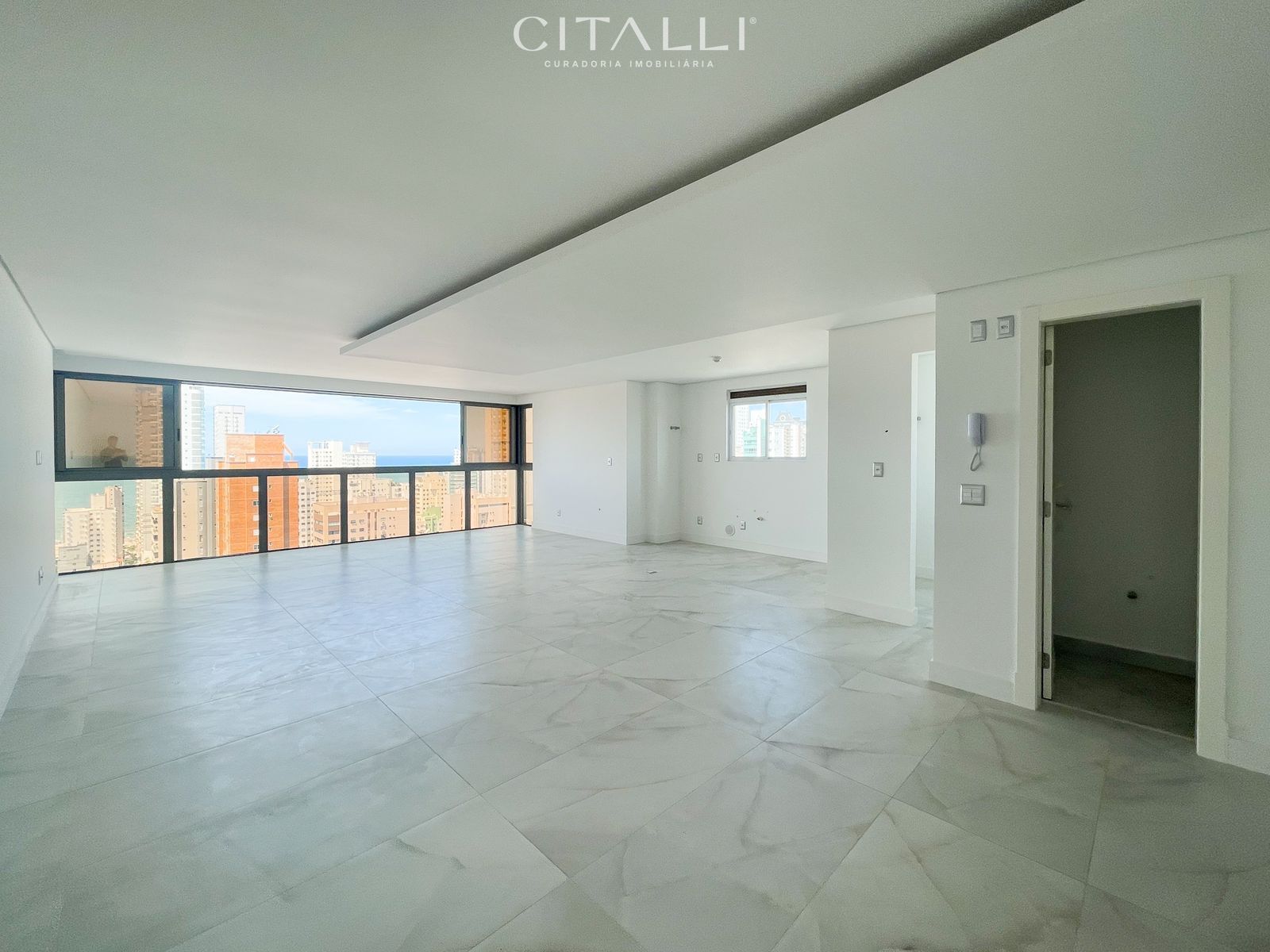 Apartamento no Edifício Ocean Breeze em Balneário Camboriú, 167m², 04 suítes - Foto 2