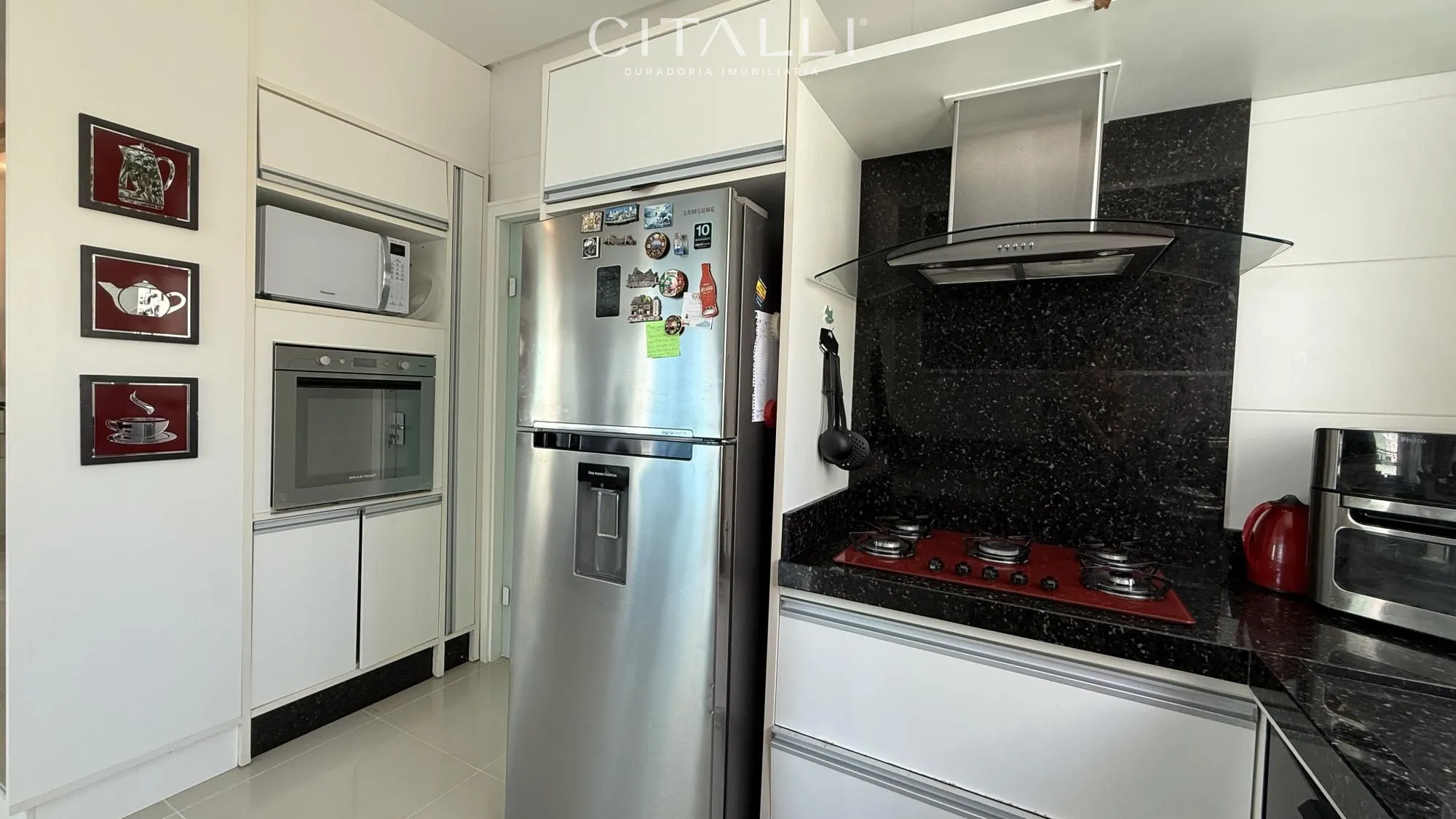 Apartamento 4 suítes mobiliado na quadra do mar em Meia Praia - Foto 4