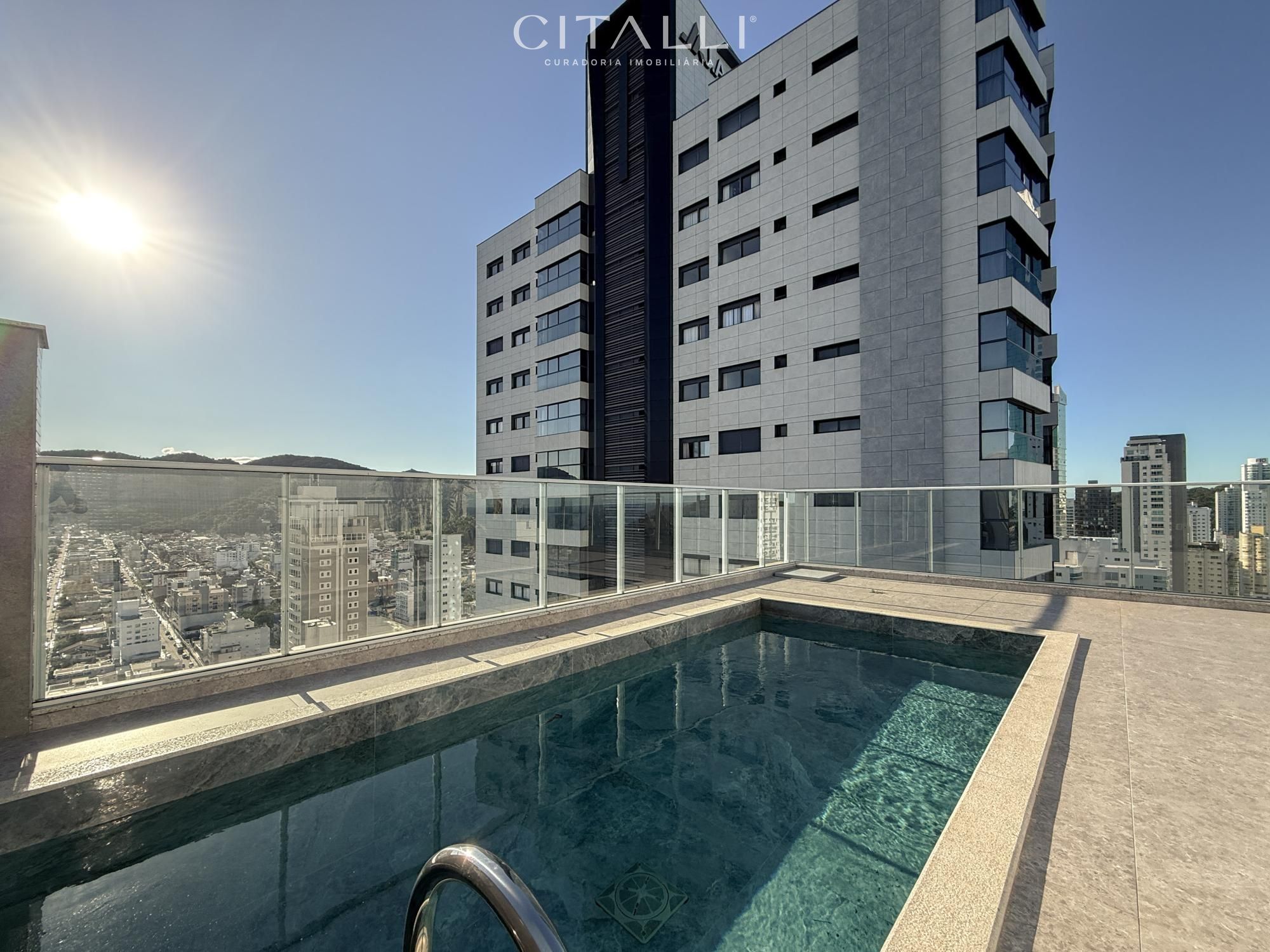 Cobertura duplex decorada no Olimpia Residence em Balneário Camboriú, 326m² - Foto 1