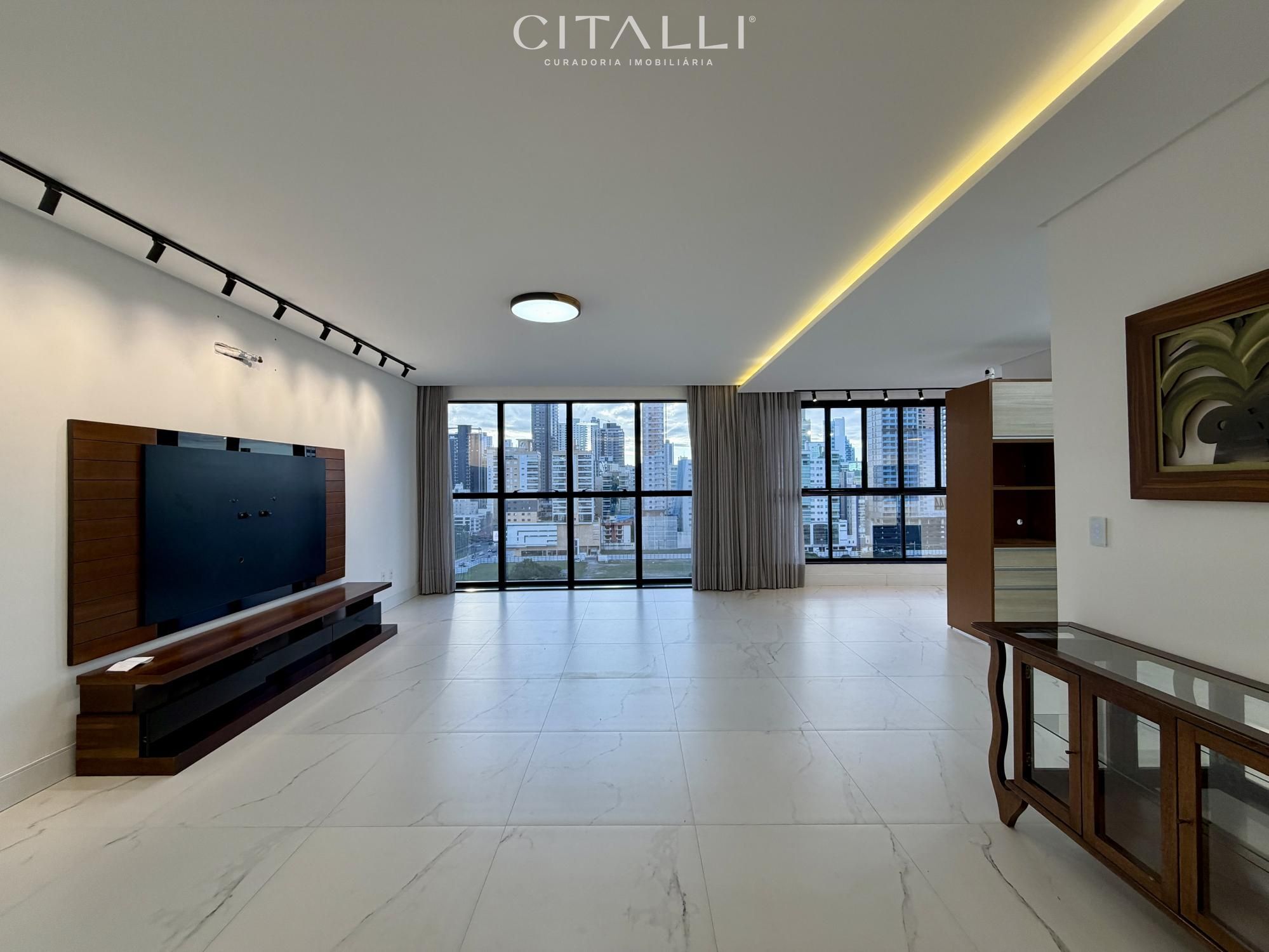 Apartamento no Edifício Carmel na Meia Praia com 127 m² - Foto 1