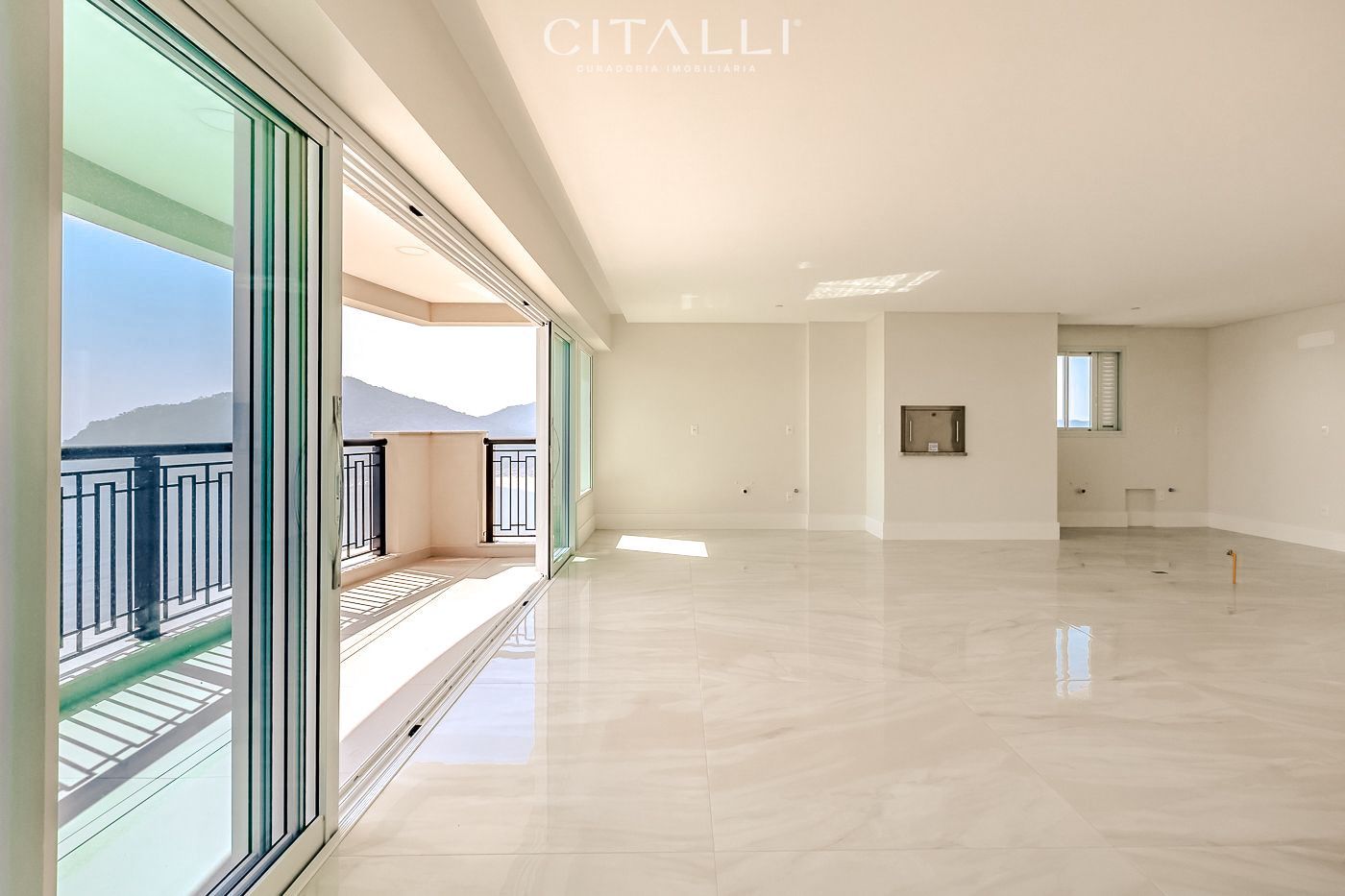 Apartamento no Edifício Aurora Exclusive Home em Balneário Camboriú com 230,85 m² - Foto 2