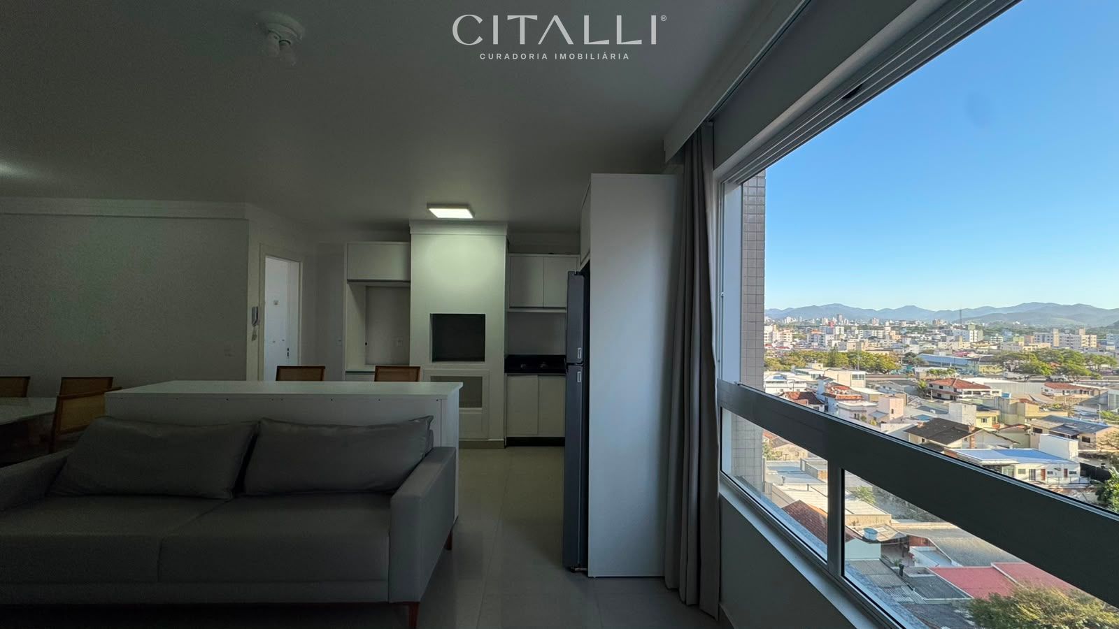 Apartamento Semimobiliado no Cento de Balneário Camboriú com 03 dormitórios. - Foto 1