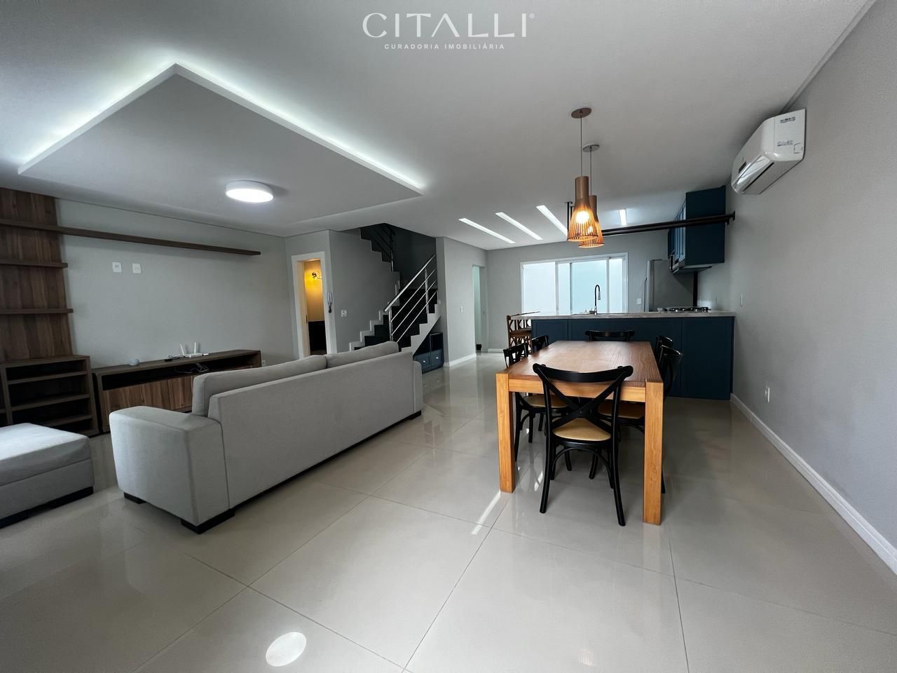 Sobrado no Centro de Balneário Camboriú com 215 m² - Foto 1