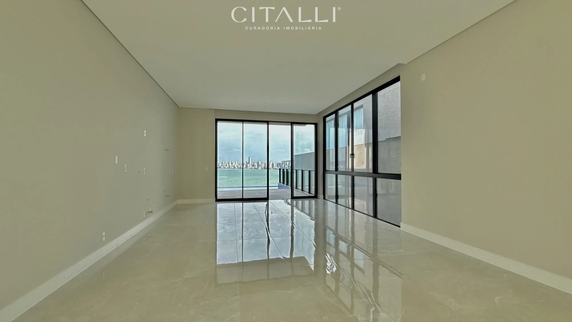 CASA NO CANTO DA PRAIA COM VISTA MAR – ITAPEMA - Foto 1