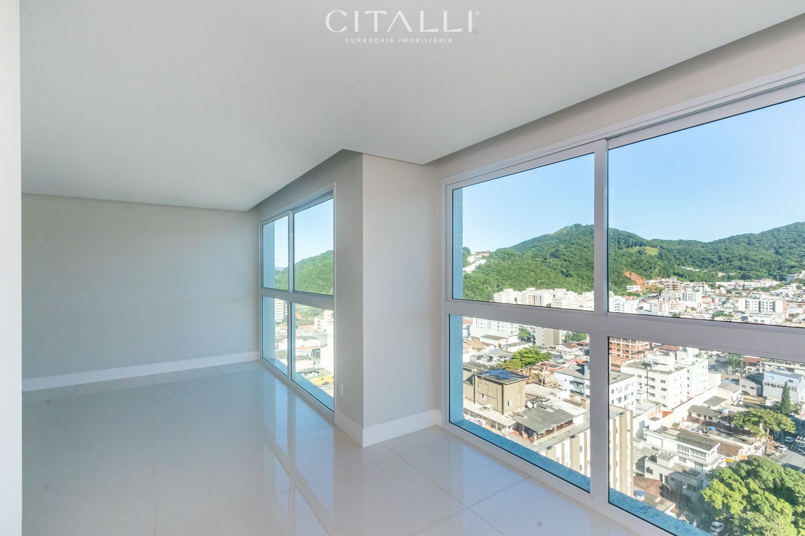 Apartamento no Edifício Falcon Tower em Balneário Camboriú com 130 m² - Foto 1