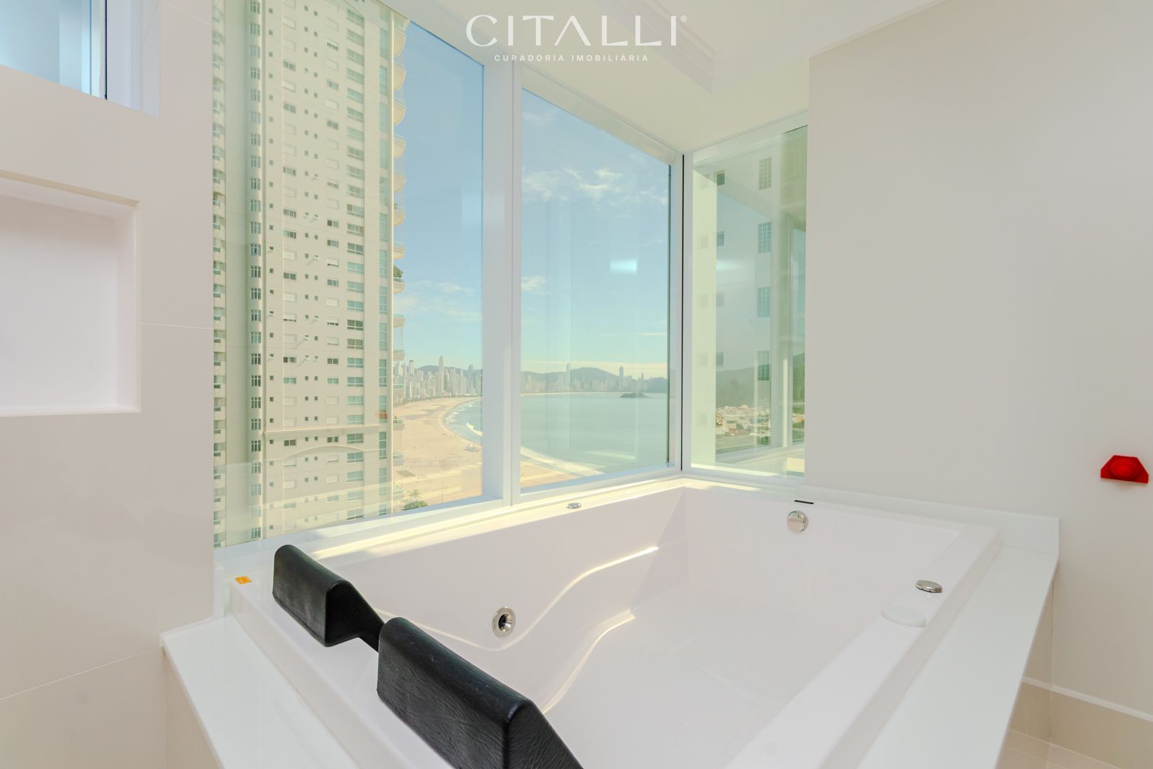 Apartamento com 04 suítes no Edifício One Tower em Balneário Camboriú - Foto 1