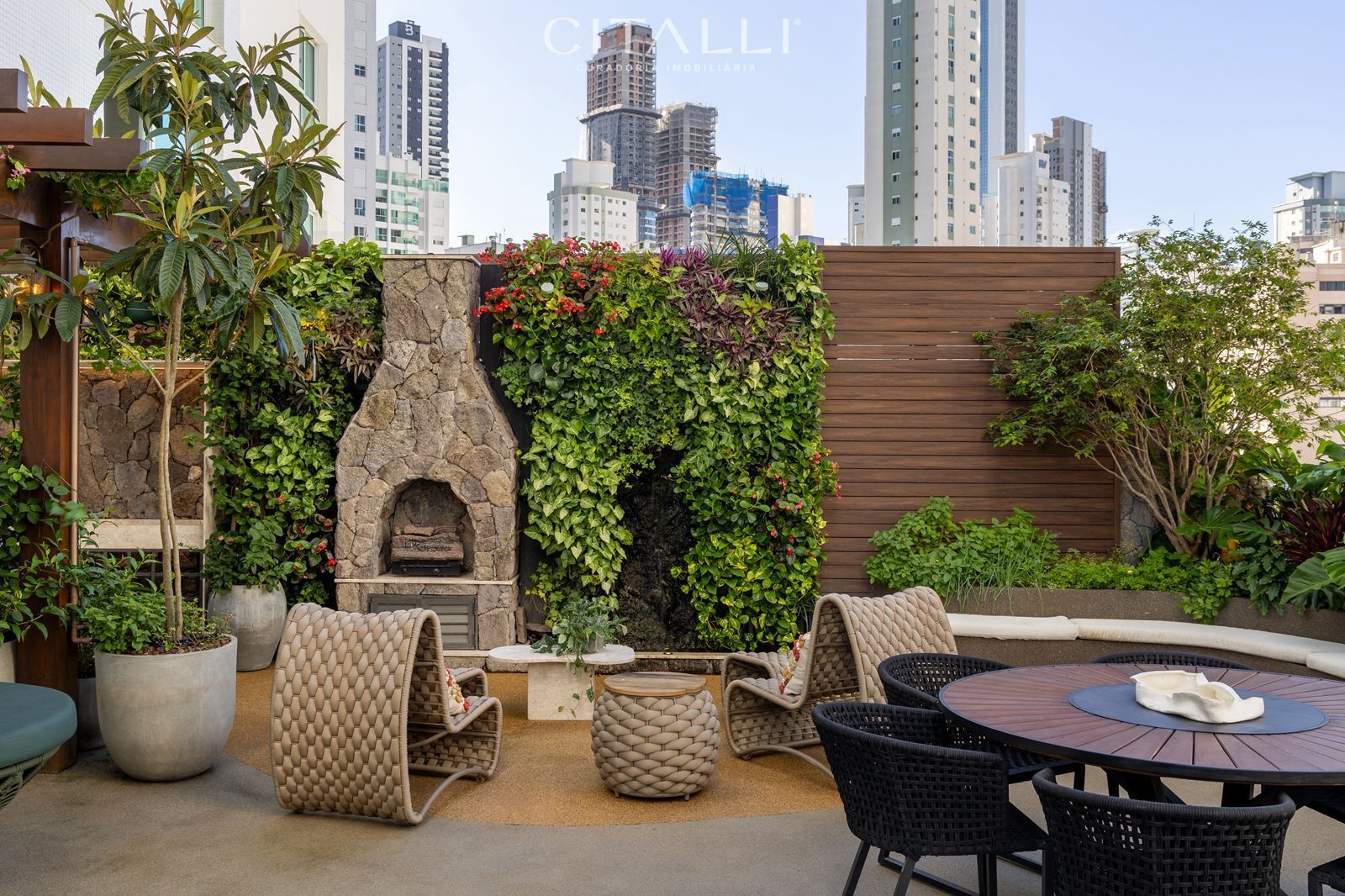 Apartamento Garden no Edifício Phoenix Tower em Balneário Camboriú com 3 Suítes e Terraço Privativo com Jacuzzi - Foto 2