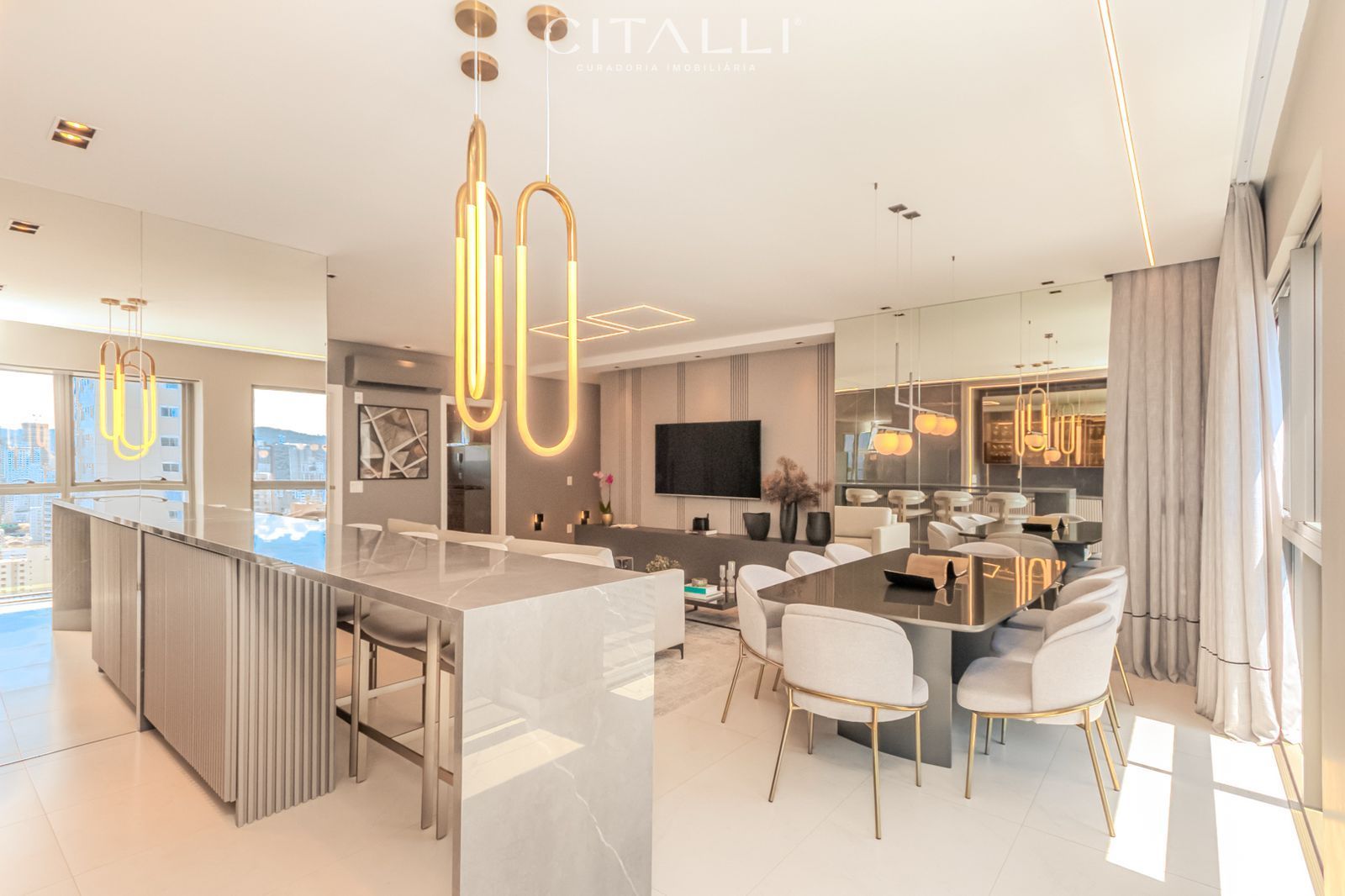 Apartamento no Edifício Royal Tower em Balneário Camboriú com 165 m² - Foto 1