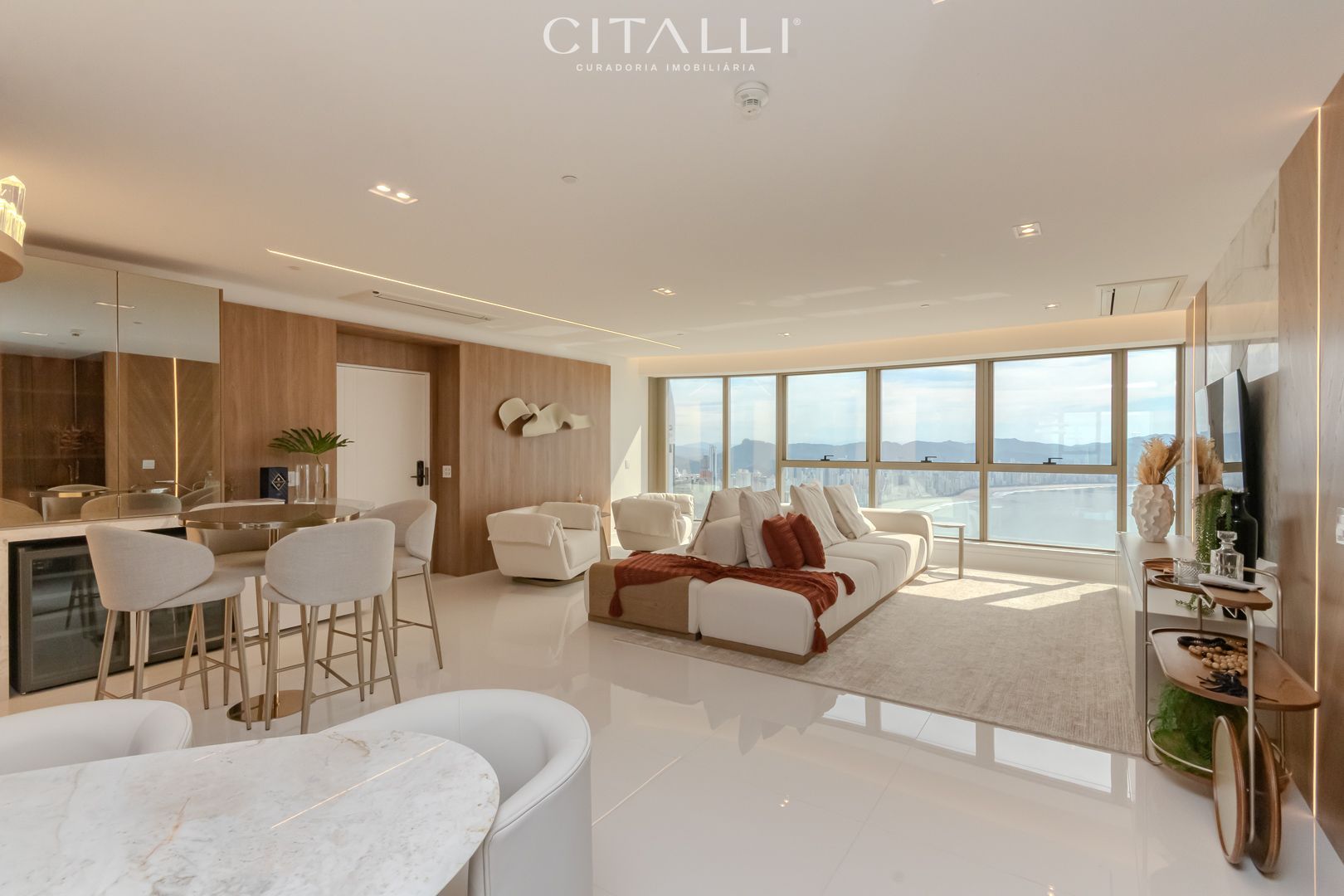 Apartamento mobiliado no Edifício Yachthouse em Balneário Camboriú com 261 m² - Foto 2