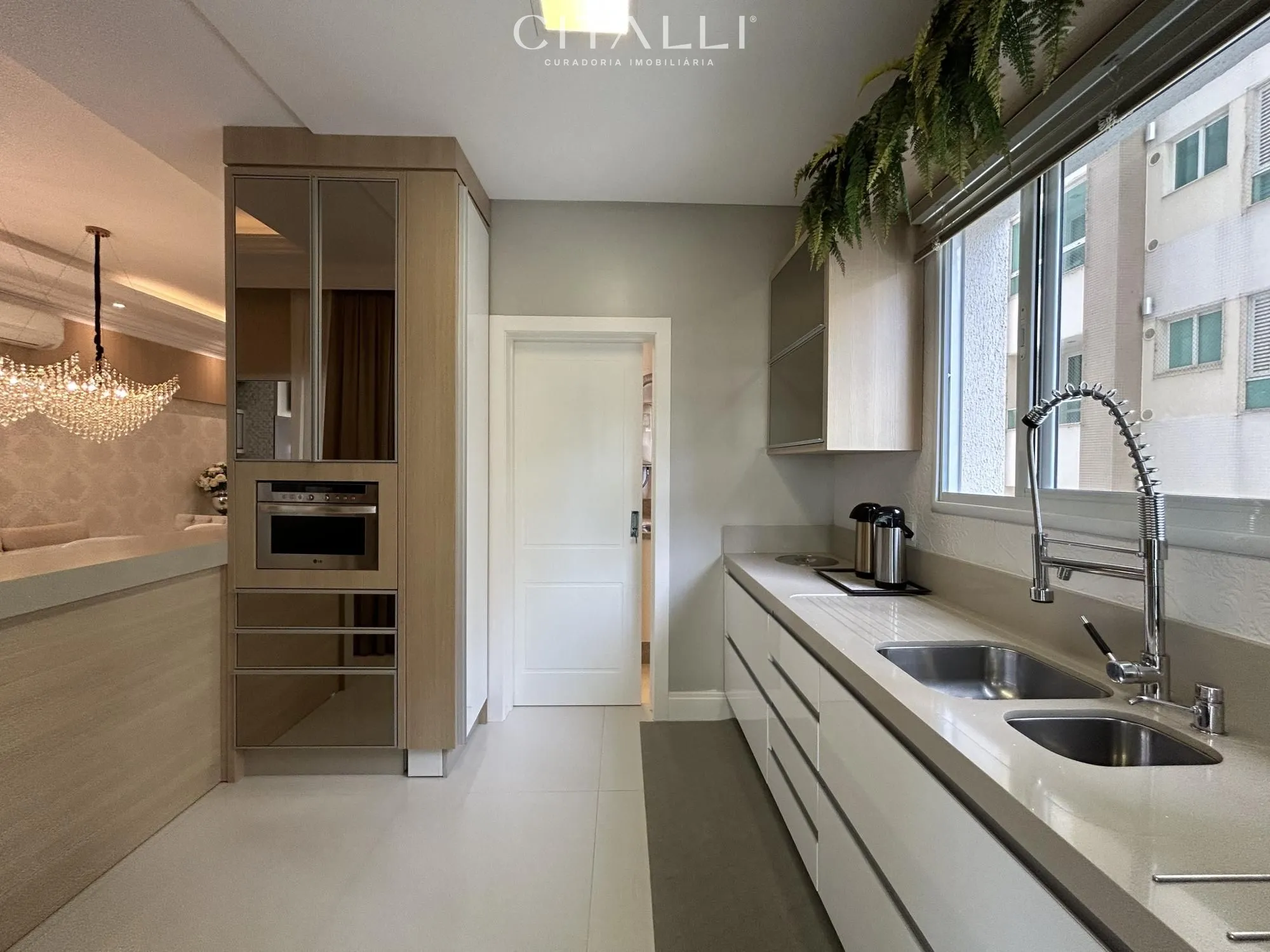 Apartamento no Edifício Palazzo Luna na Meia Praia com 200 m² - Foto 4