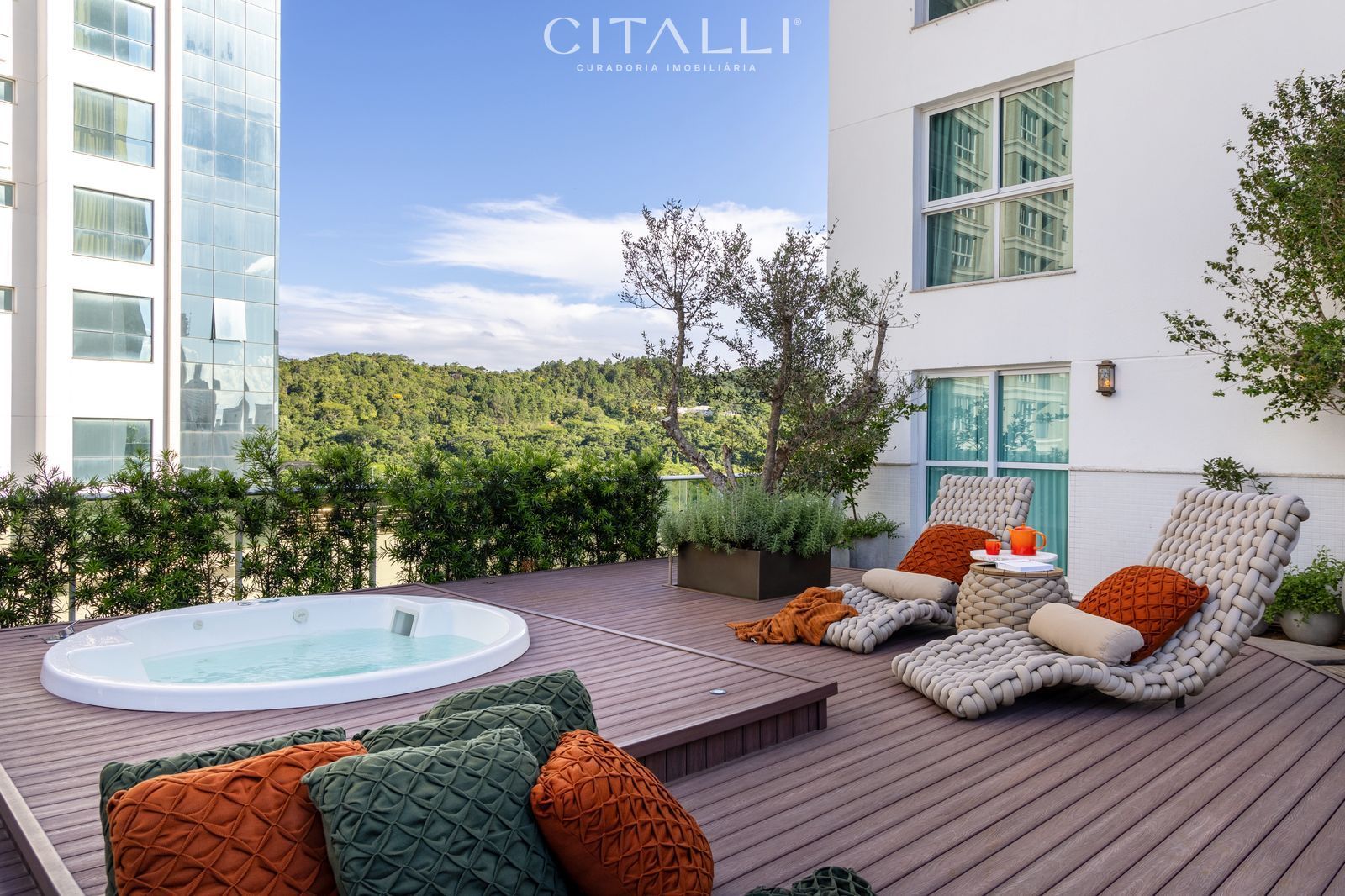 Apartamento Garden no Edifício Phoenix Tower em Balneário Camboriú com 3 Suítes e Terraço Privativo com Jacuzzi - Foto 1