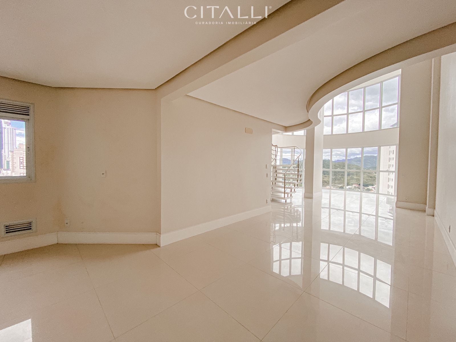 Apartamento Duplex no Le Majestic em Balneário Camboriú, 239m², 04 suítes - Foto 2