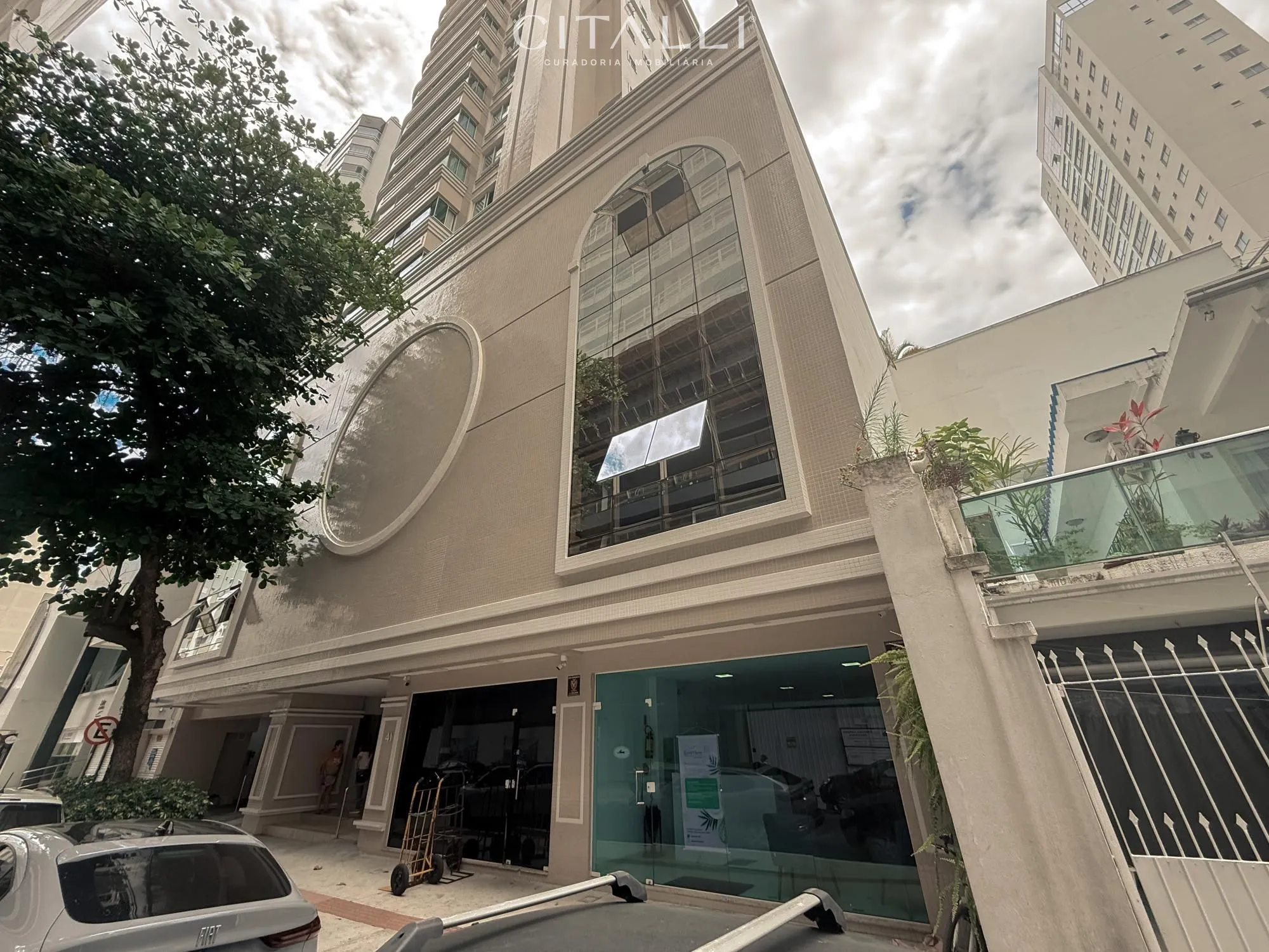 Apartamento no centro de Balneário Camboriú com 3 suítes e  3 vagas de garagem - Foto 1