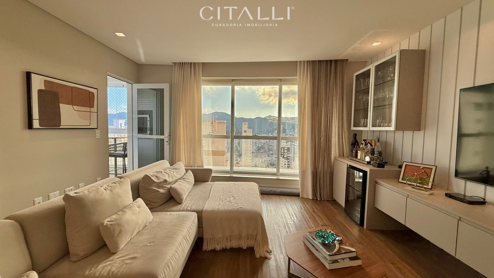 Apartamento no Edifício Solar Gonçalves em Balneário Camboriú com 158 m² - Foto 1