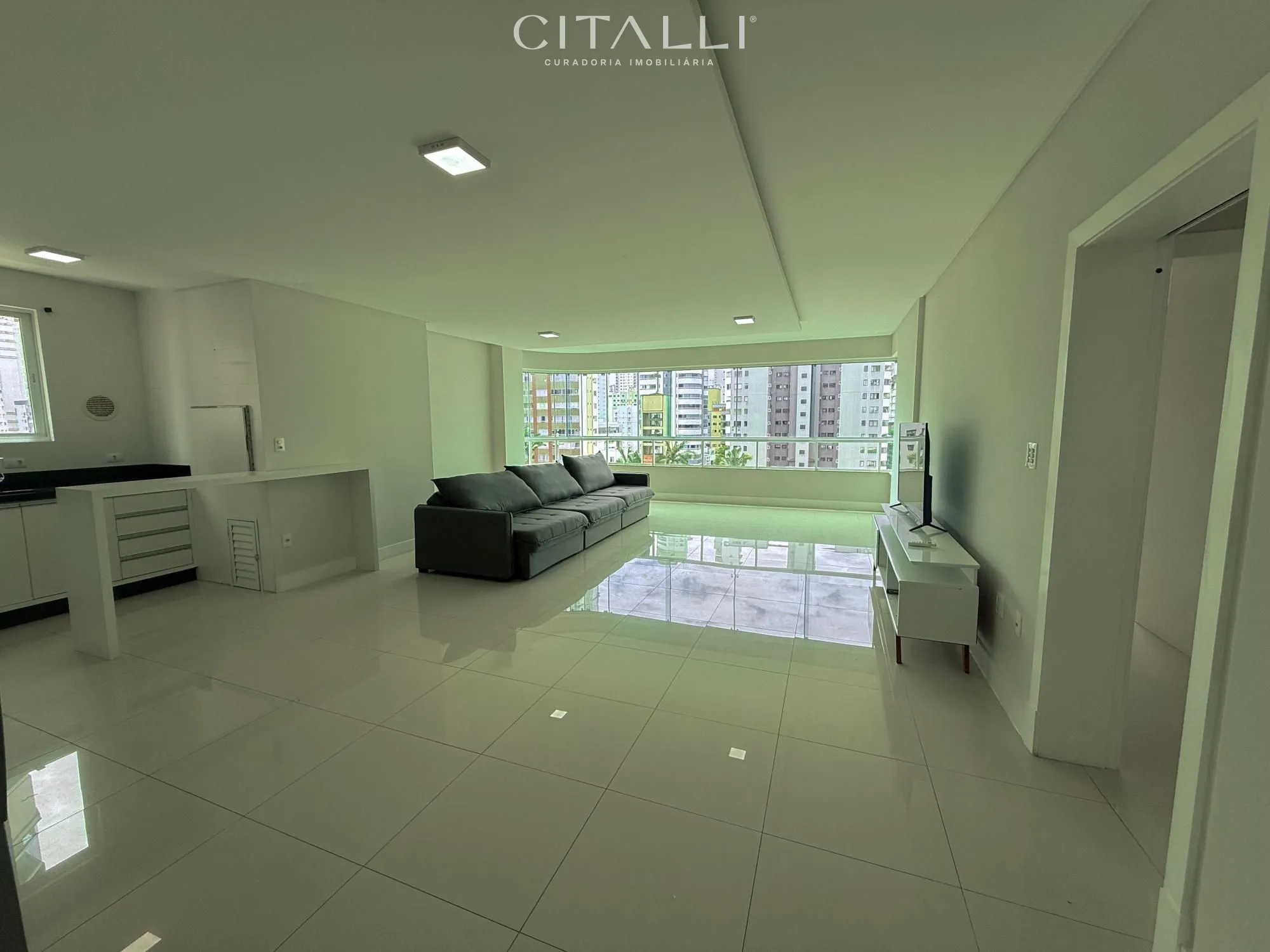 Apartamento no centro de Balneário Camboriú com 3 suítes e  3 vagas de garagem - Foto 3