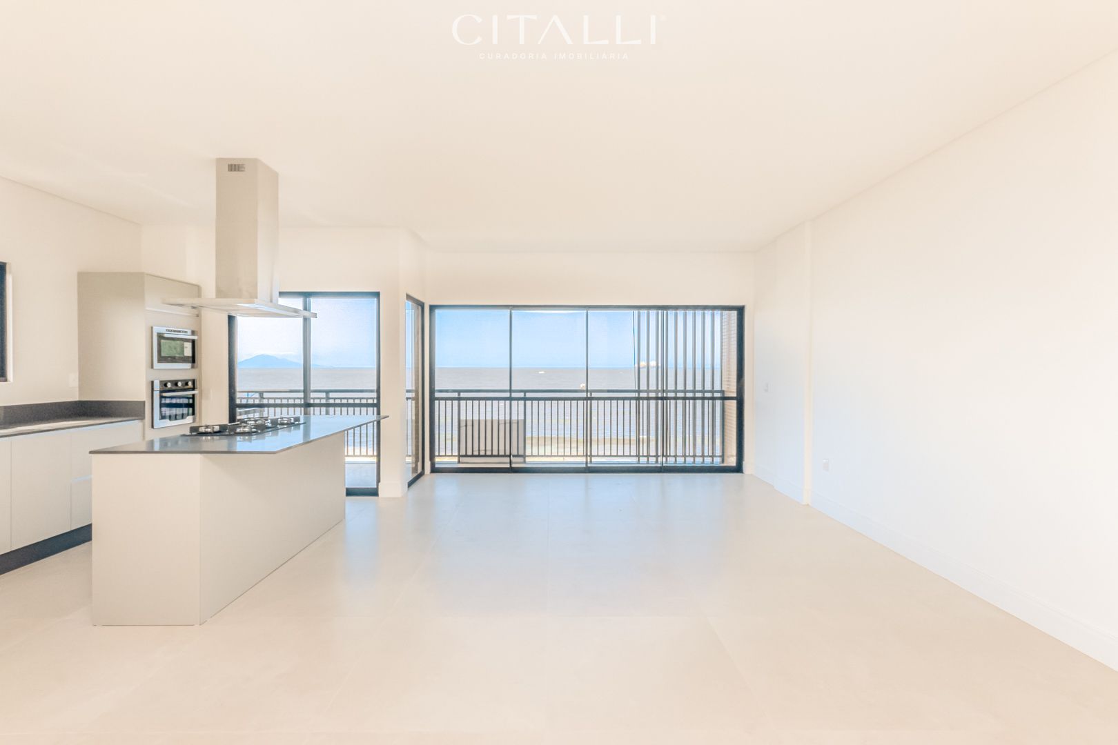 Apartamento frente mar no Edifício La Plage em Itajaí com 161,88 m² - Foto 1