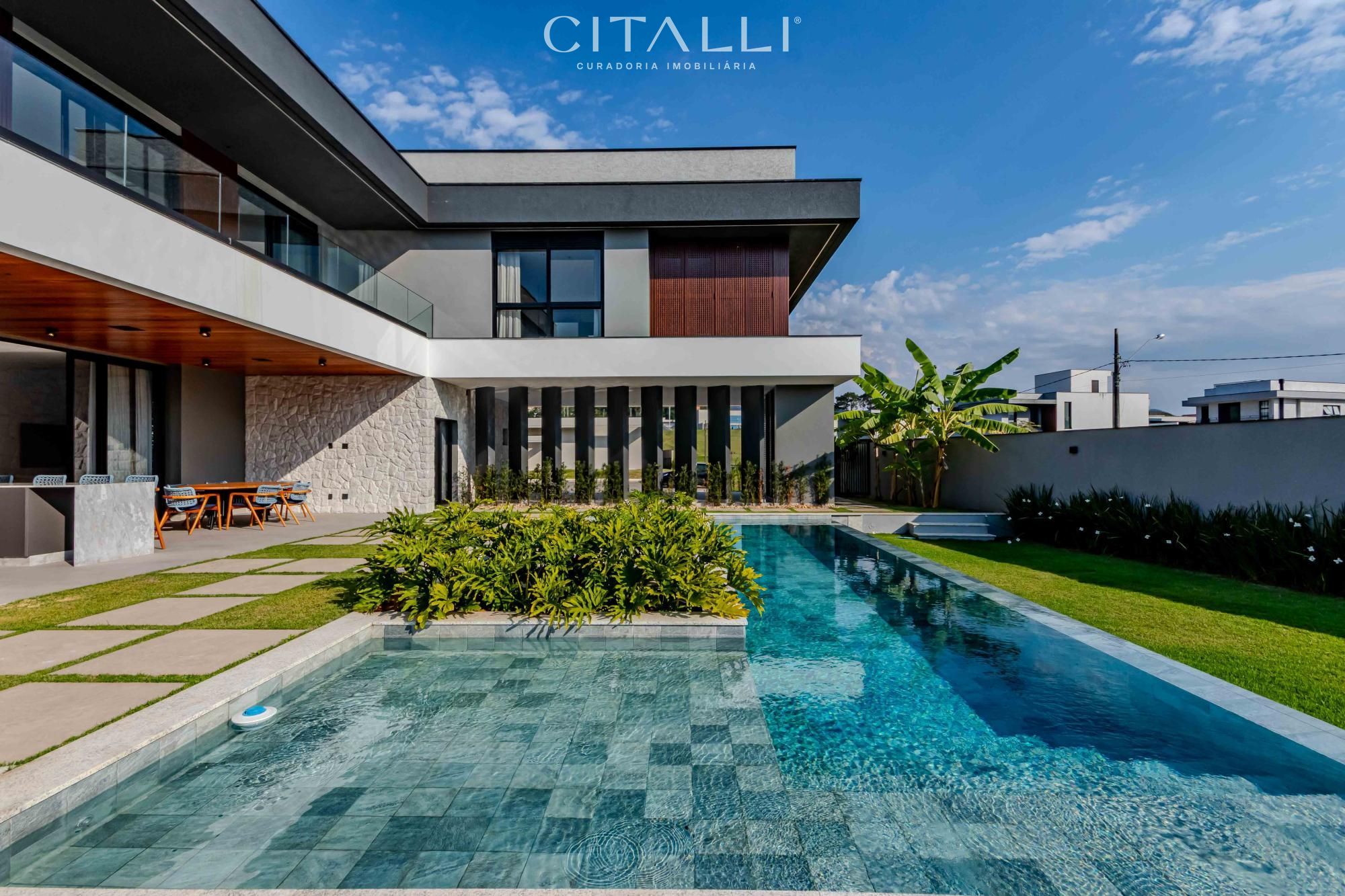 Casa no Condomínio Caledônia Private Village em Camboriú com 672,72 m².