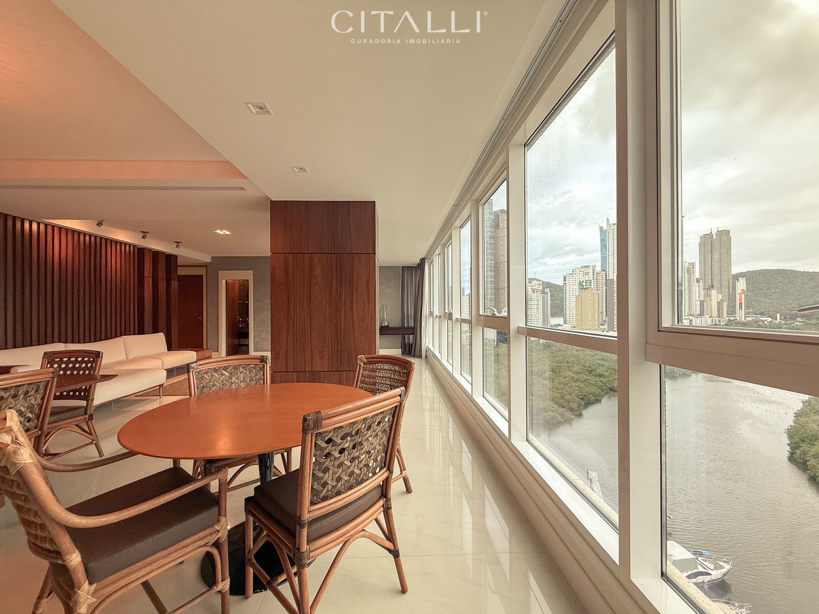 APARTAMENTO MOBILIADO EM BALNEÁRIO CAMBORIÚ COM MARINA PRIVATIVA - Foto 1