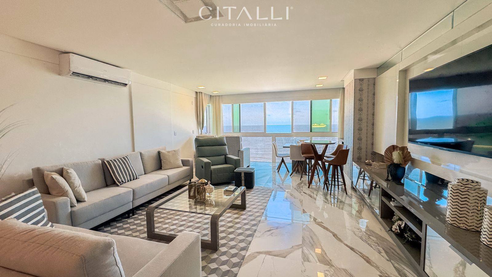 Apartamento mobiliado no Edifício Saveiro em Balneário Camboriú com 182 m² - Foto 2