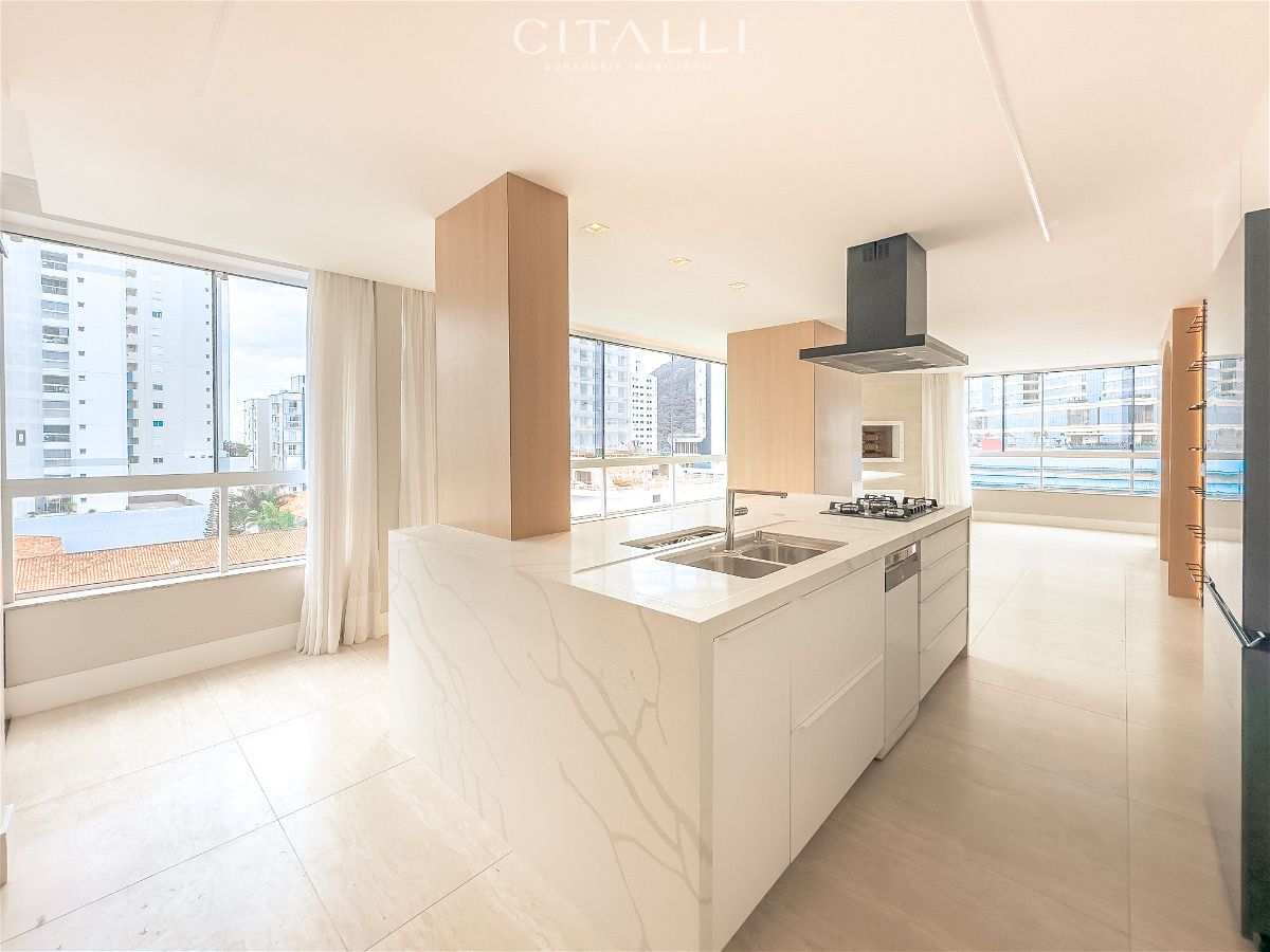 Apartamento equipado no Edifício Marina Residence em Balneário Camboriú com 179 m² - Foto 1