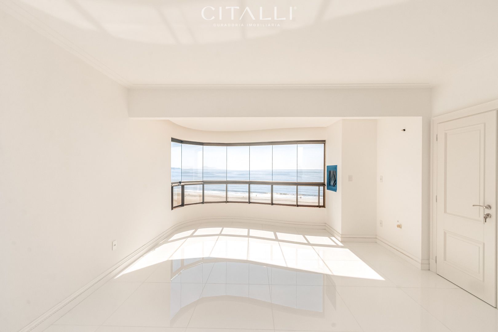 Apartamento reformado no Edifício Vale Dourado em Balneário Camboriú com 110 m² - Foto 1