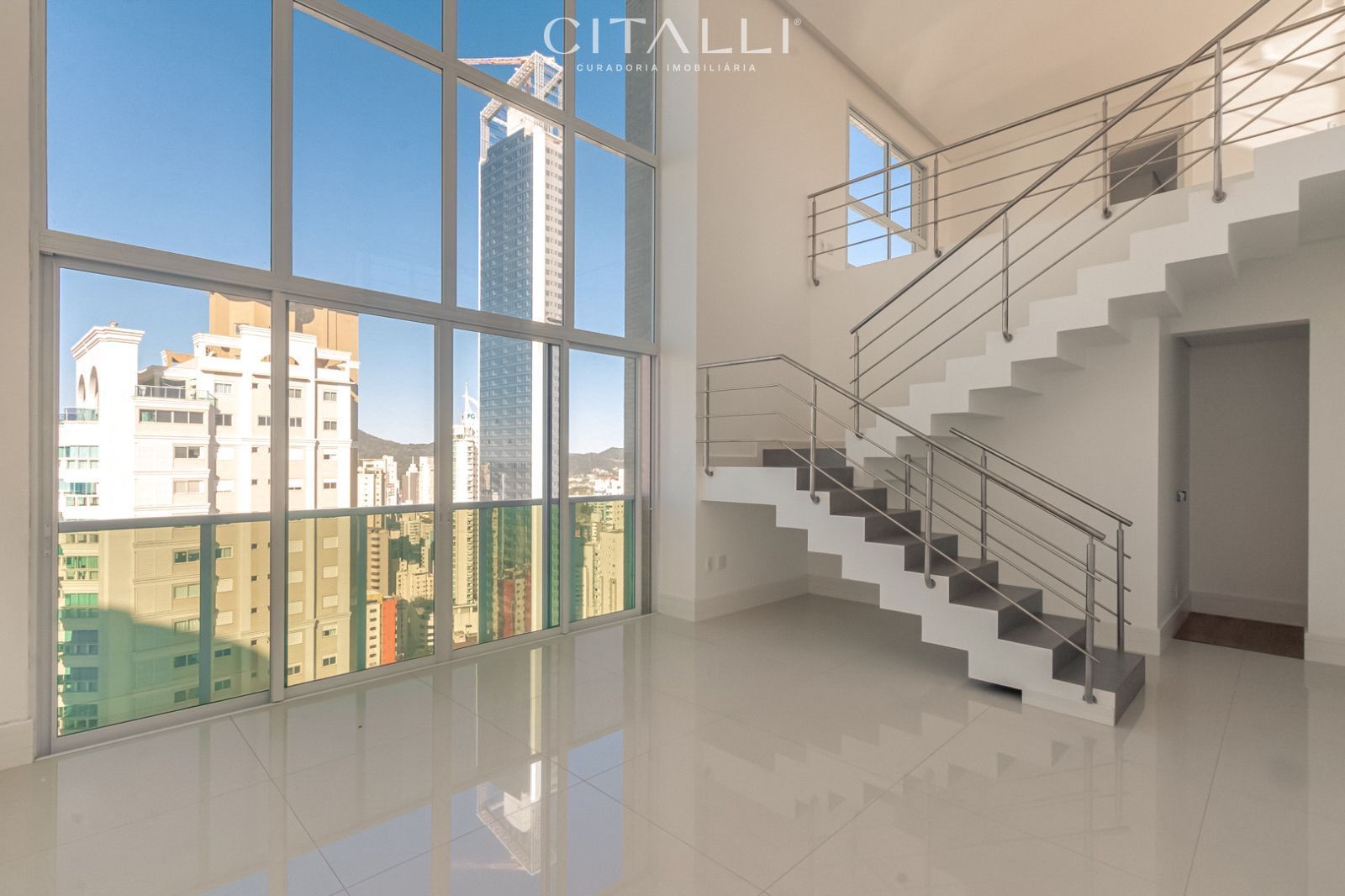 Cobertura Triplex no Edifício Ville Del Acqua em Balneário Camboriú com 335 m² - Foto 1