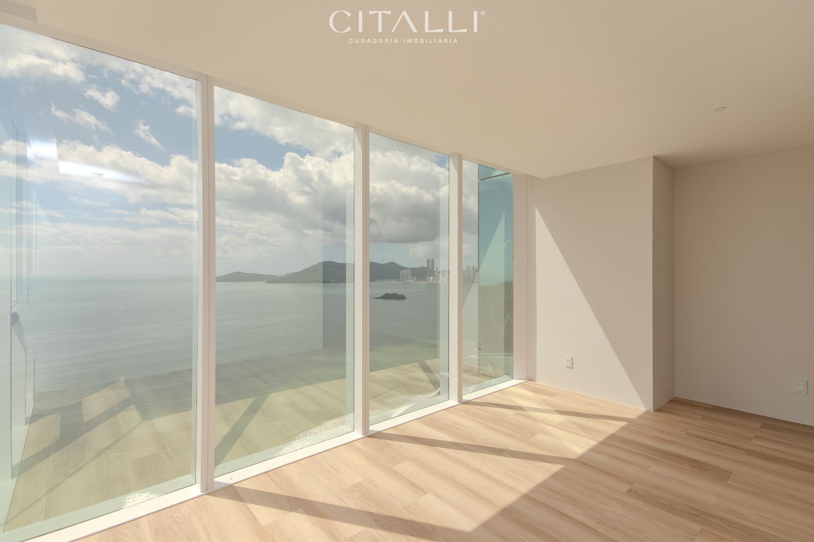 Apartamento no Edifício Boreal Tower na Av. Atlântica de Balneário Camboriú com 04 Suítes. - Foto 2