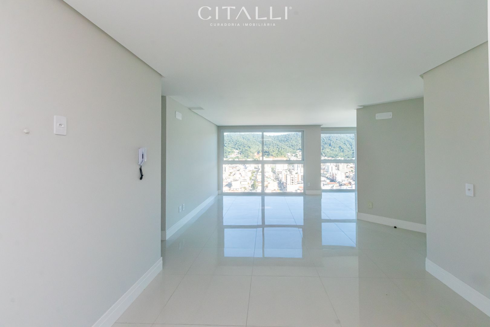 Apartamento no Edifício Falcon Tower em Balneário Camboriú com 130 m² - Foto 3