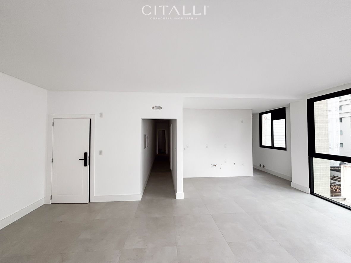 Apartamento Amplo na Meia Praia com 03 Suítes e Lazer Completo. - Foto 5