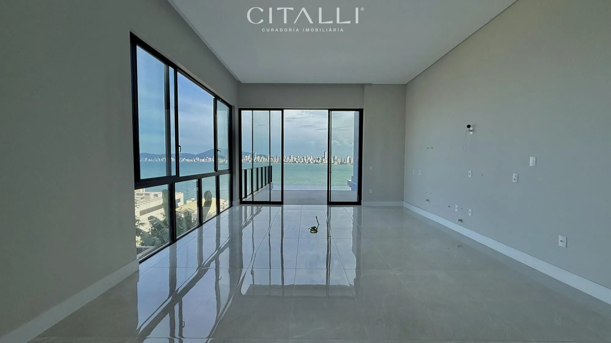 CASA NO CANTO DA PRAIA COM VISTA MAR – ITAPEMA - Foto 4