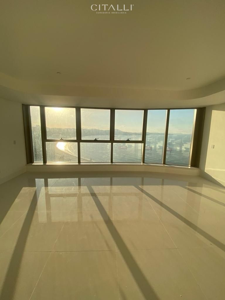 Apartamento Duplex no Edifício Yachthouse em Balneário Camboriú com 421,60 m² - Foto 2