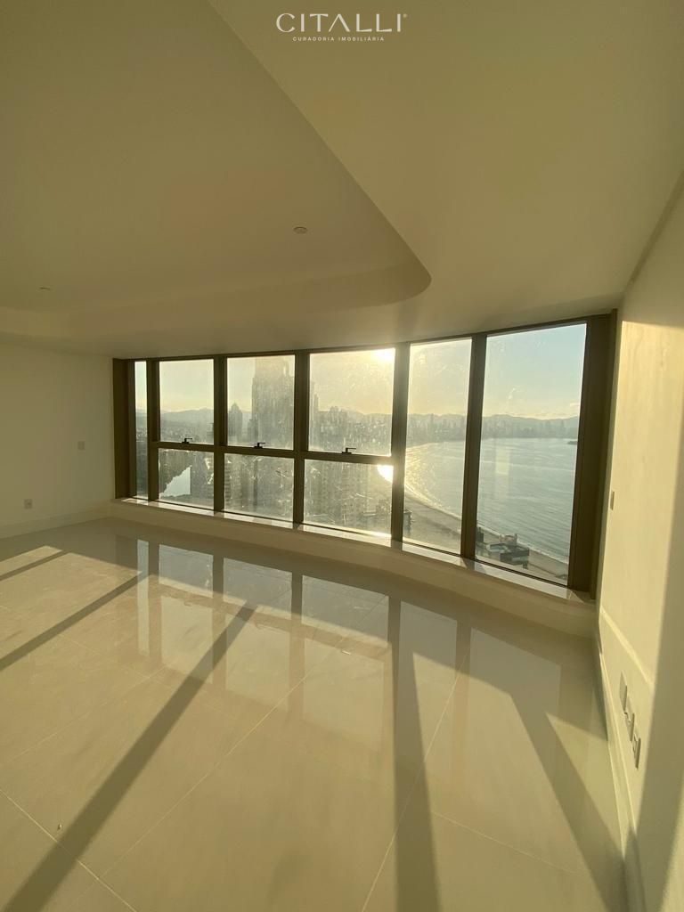 Apartamento Duplex no Edifício Yachthouse em Balneário Camboriú com 421,60 m² - Foto 1