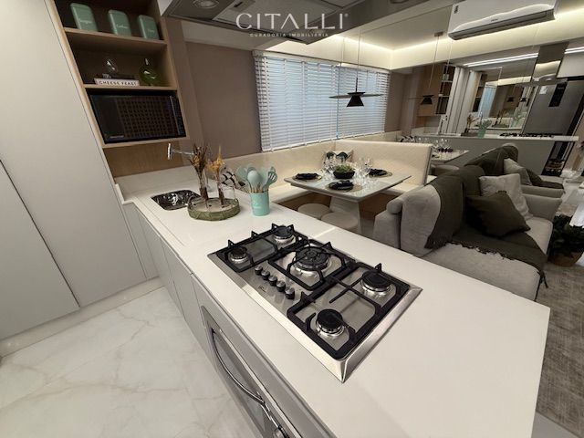 Apartamento no Edifício Imperatriz Frente Mar na Av. Atlântica de Balneário Camboriú com 02 Dormitórios. - Foto 4
