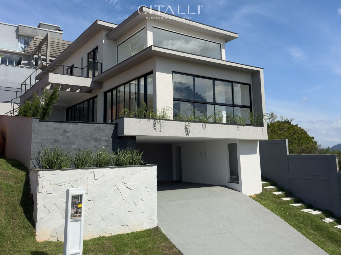 Casa à venda no Condomínio Mirante Camboriú com 03 suítes e 270 m² de área privativa. - Foto 1