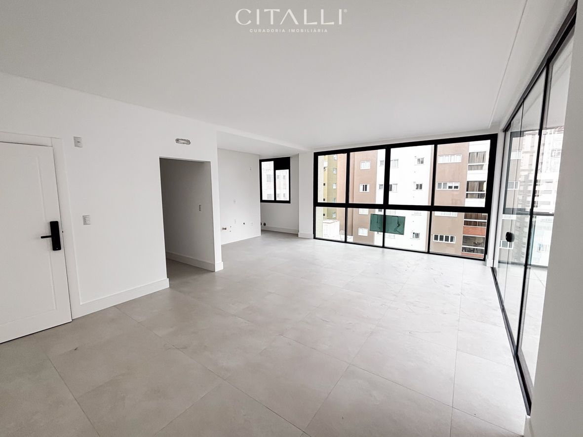 Apartamento Amplo na Meia Praia com 03 Suítes e Lazer Completo. - Foto 2