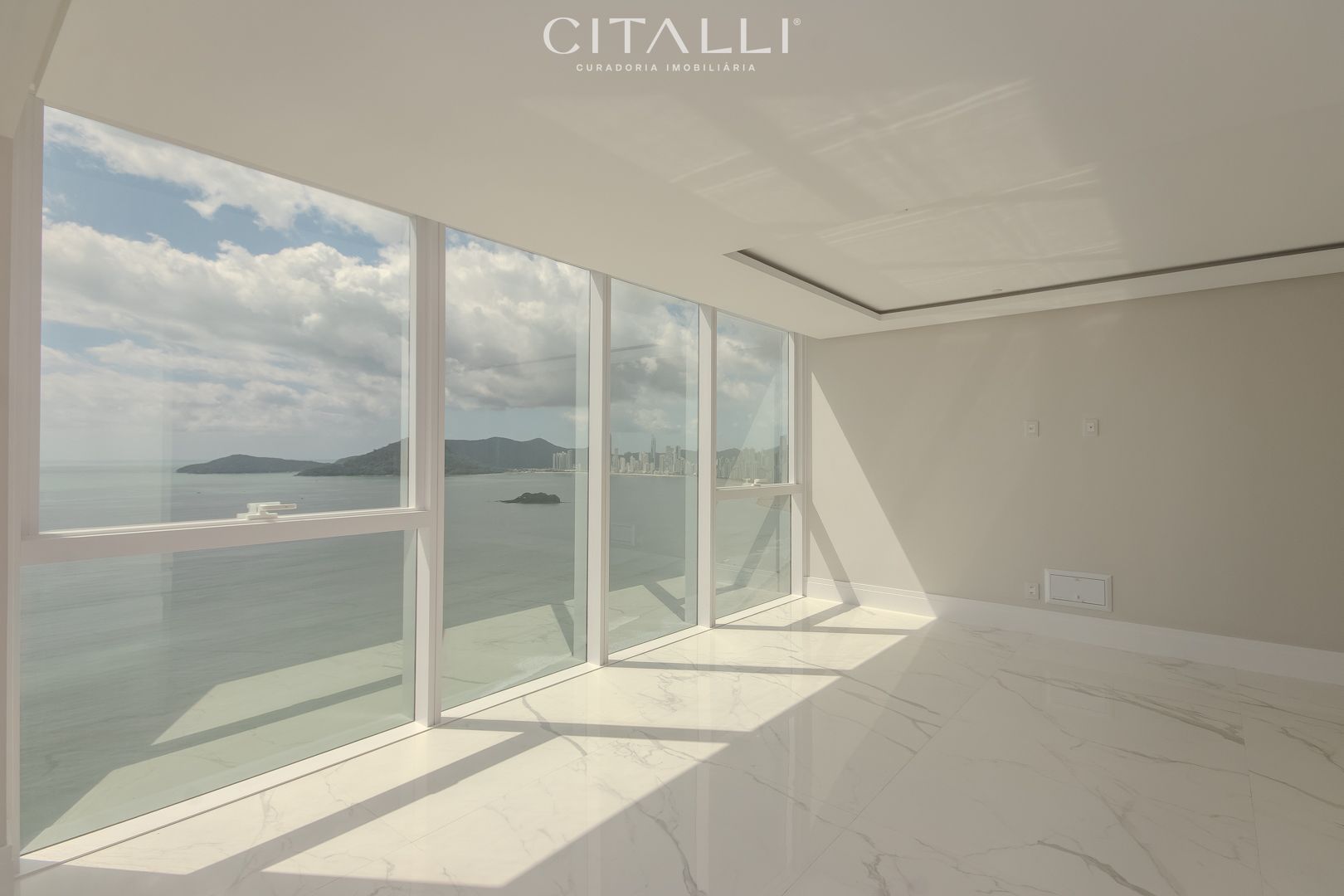 Apartamento no Edifício Boreal Tower na Av. Atlântica de Balneário Camboriú com 04 Suítes. - Foto 1