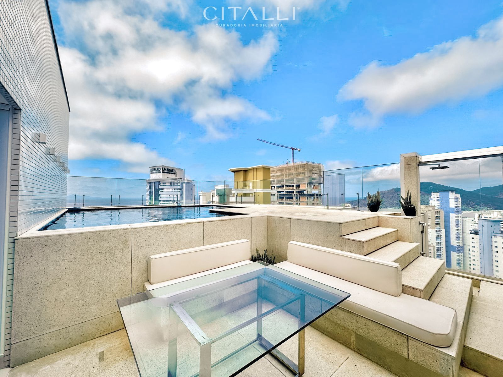 Cobertura Duplex no Edifício Villa di Mare em Balneário Camboriú com 400 m² - Foto 1