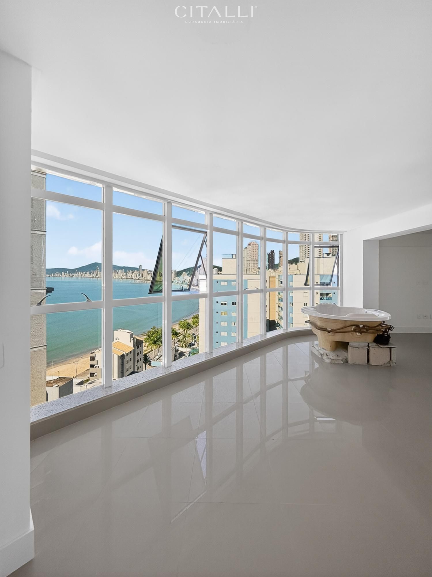 Apartamento Duplex com 04 suítes no Edifício Green Beach Residence em Itapema