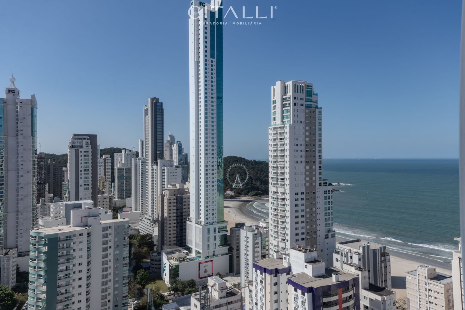 Apartamento mobiliado com vista para o mar, living integrado, 04 suítes e 03 vagas de garagem à venda no Centro Norte de Balneário Camboriú/SC - Foto 5