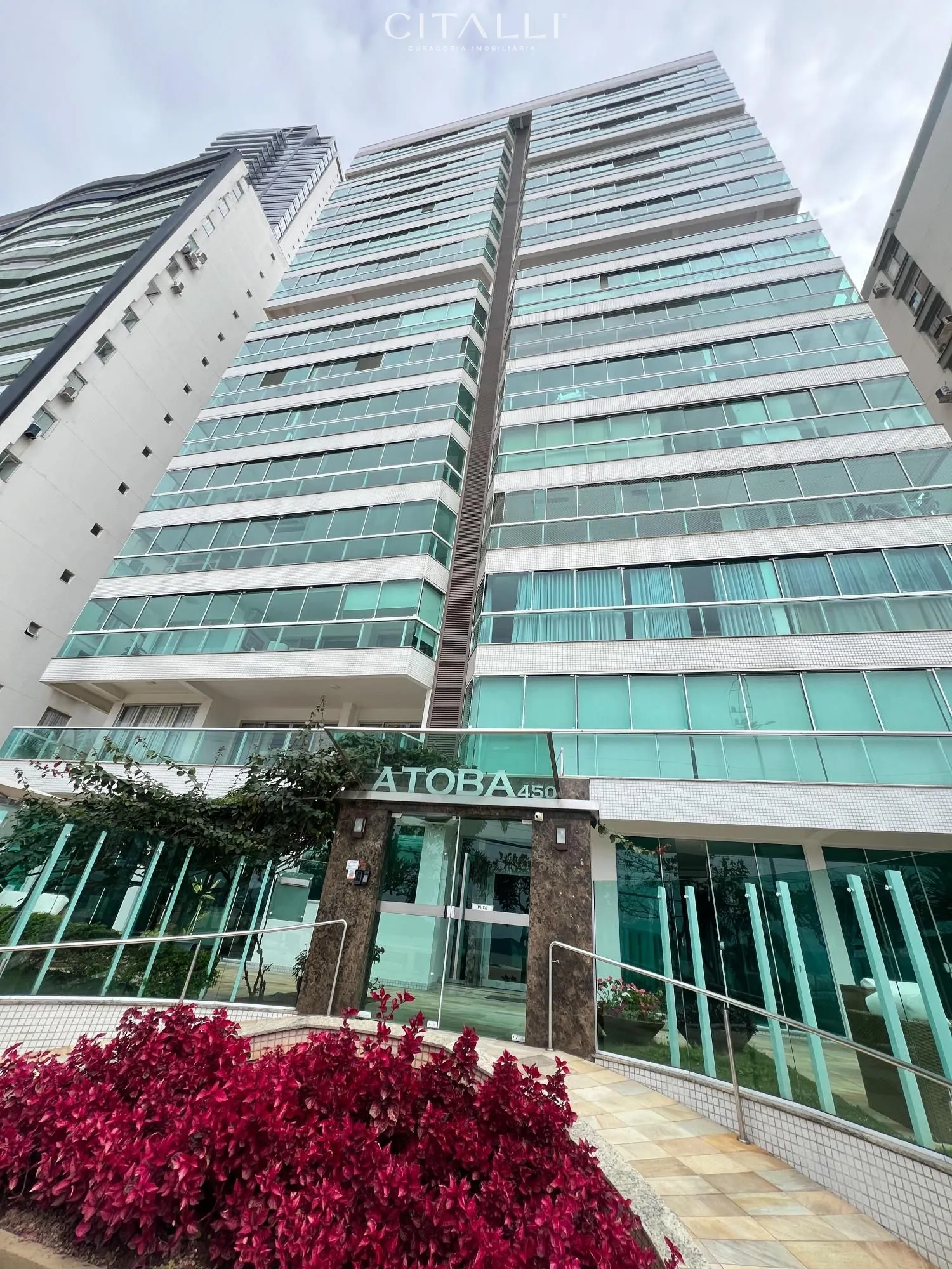Vista do mar e da roda-gigante. Apartamento frente mar, mobiliado com 200m² privativos em Balneário Camboriú. - Foto 1