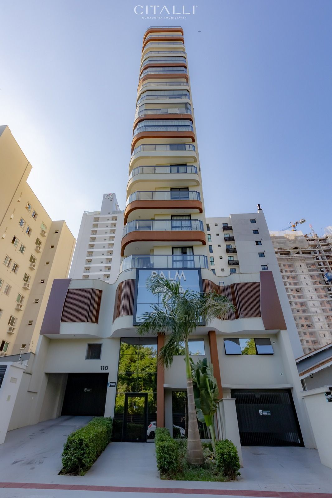1 suíte + 1 dormitório | 1 vaga - Mobiliado - Praia Brava – Itajaí - Foto 1