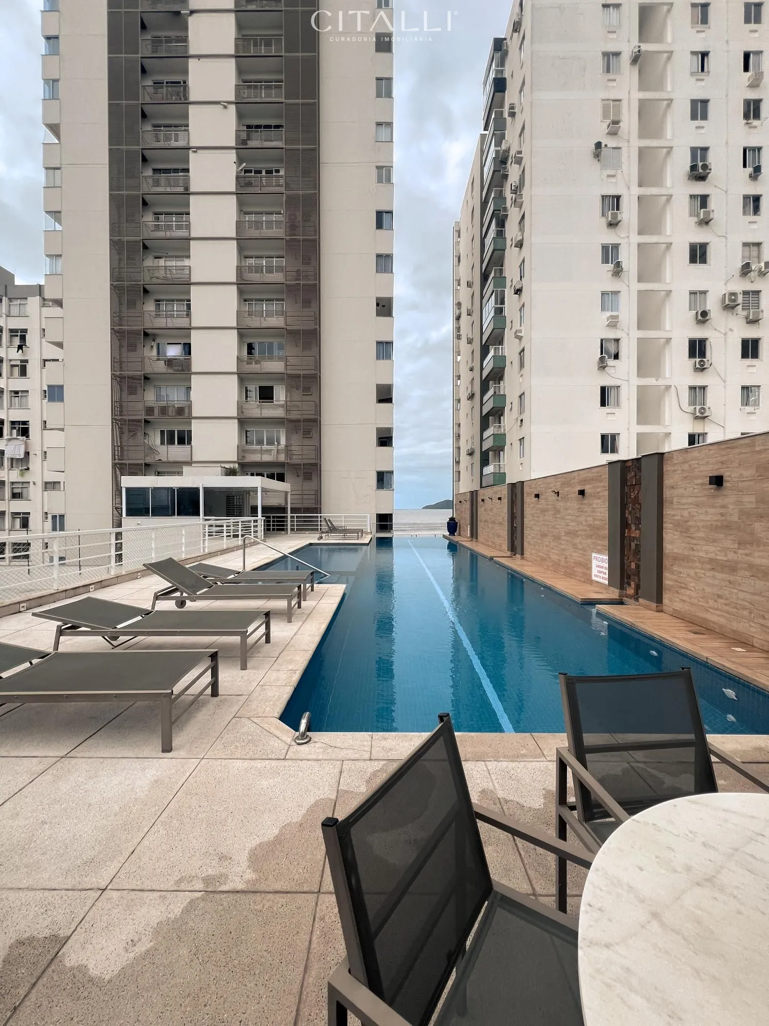 Vista do mar e da roda-gigante. Apartamento frente mar, mobiliado com 200m² privativos em Balneário Camboriú. - Foto 3