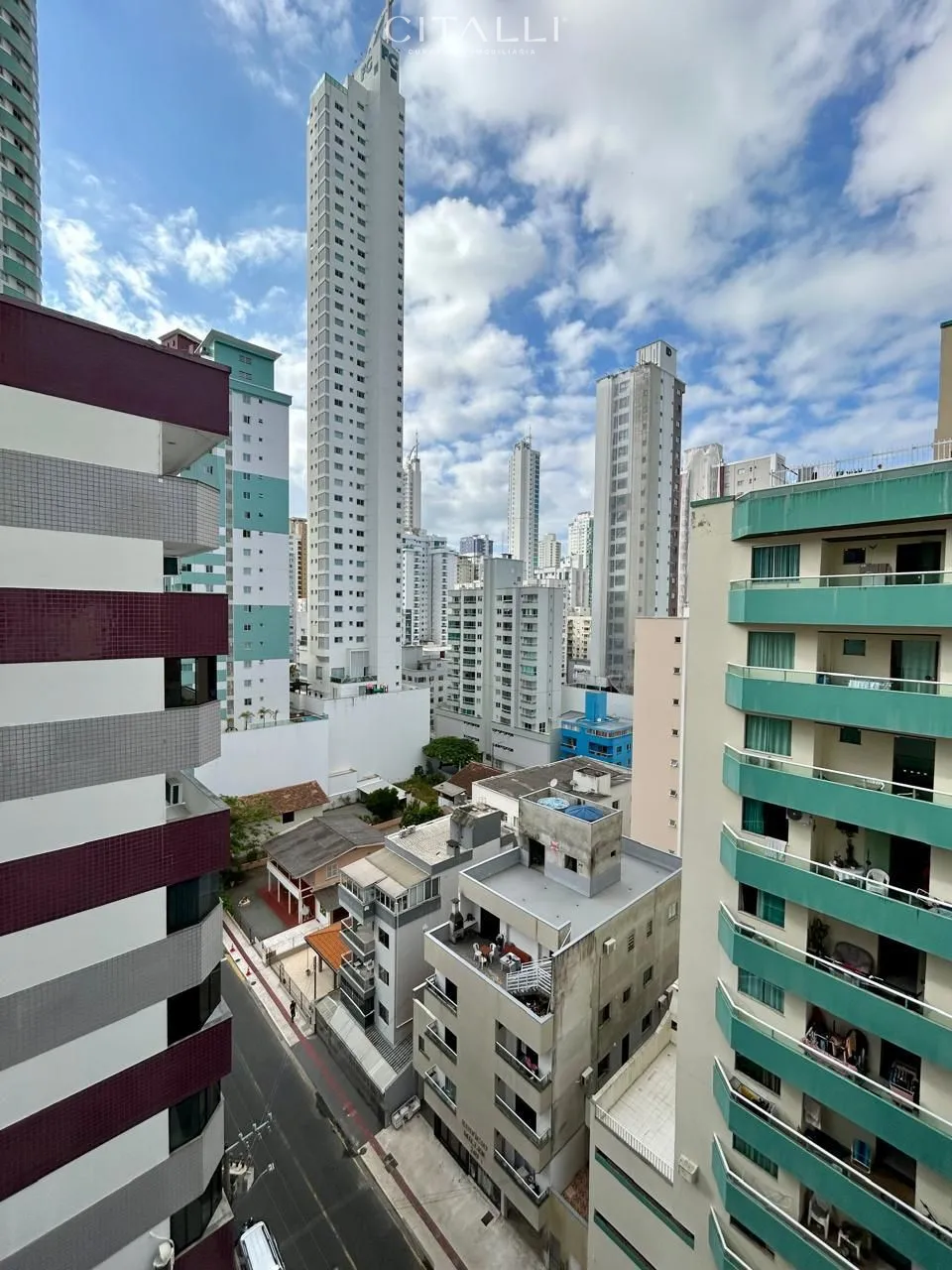APARTAMENTO COM SACADA E CHURRASQUEIRA A CARVÃO COM 4 DORMITÓRIOS - Foto 5