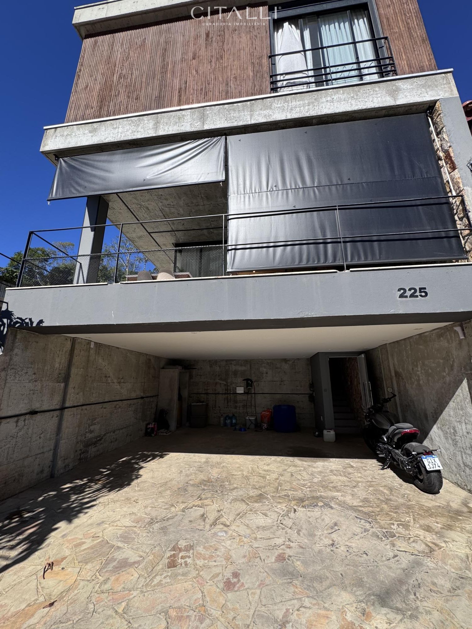 Residência Contemporânea com 3 Suítes e Piscina em Cabeçudas | Itajaí - Foto 2
